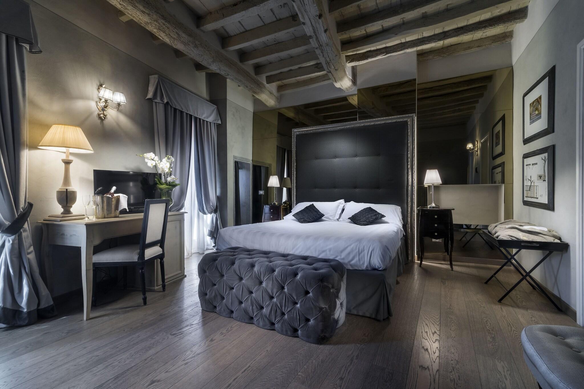 Double Deluxe One Bed