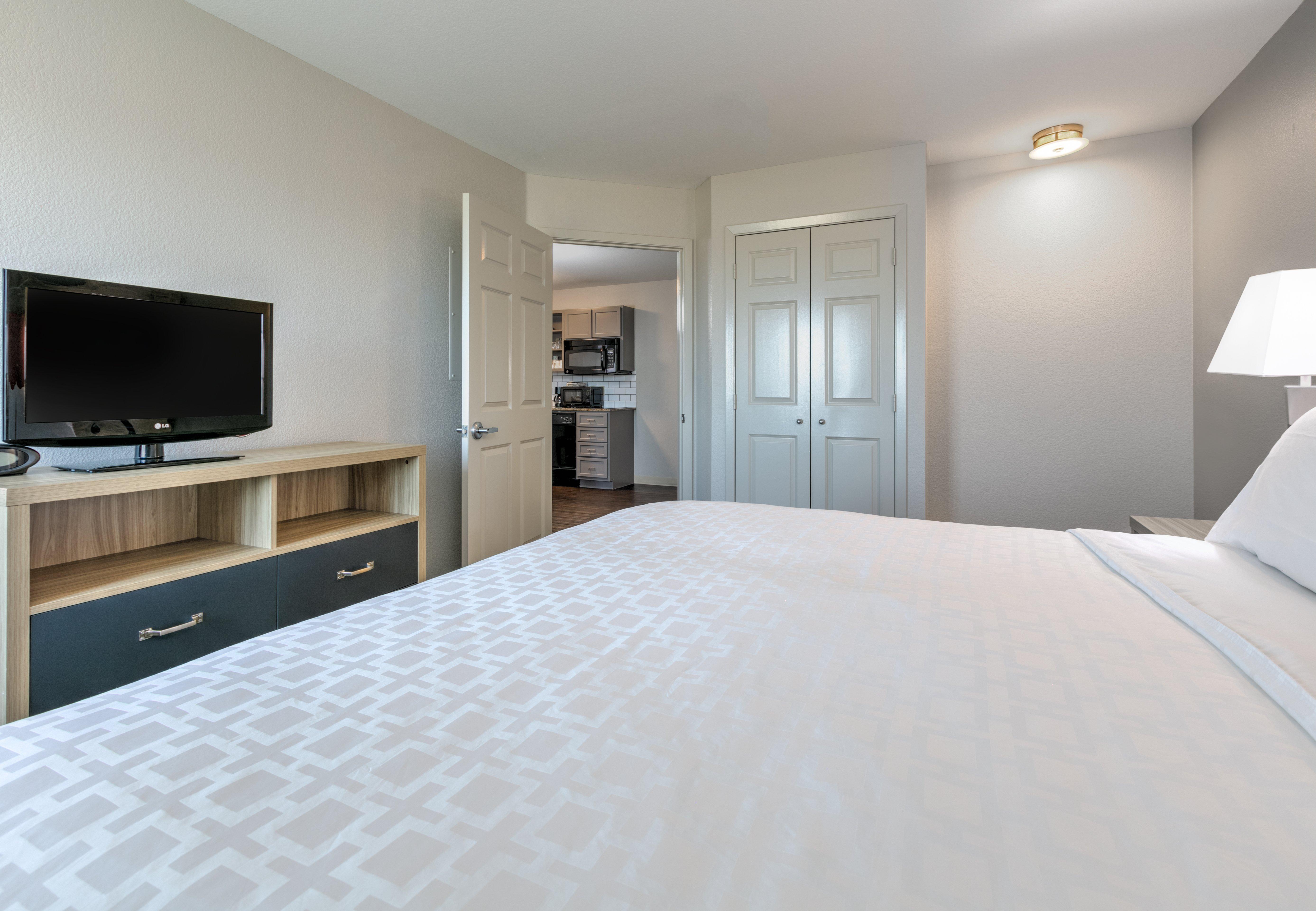 Suite Accessible King Size Bed