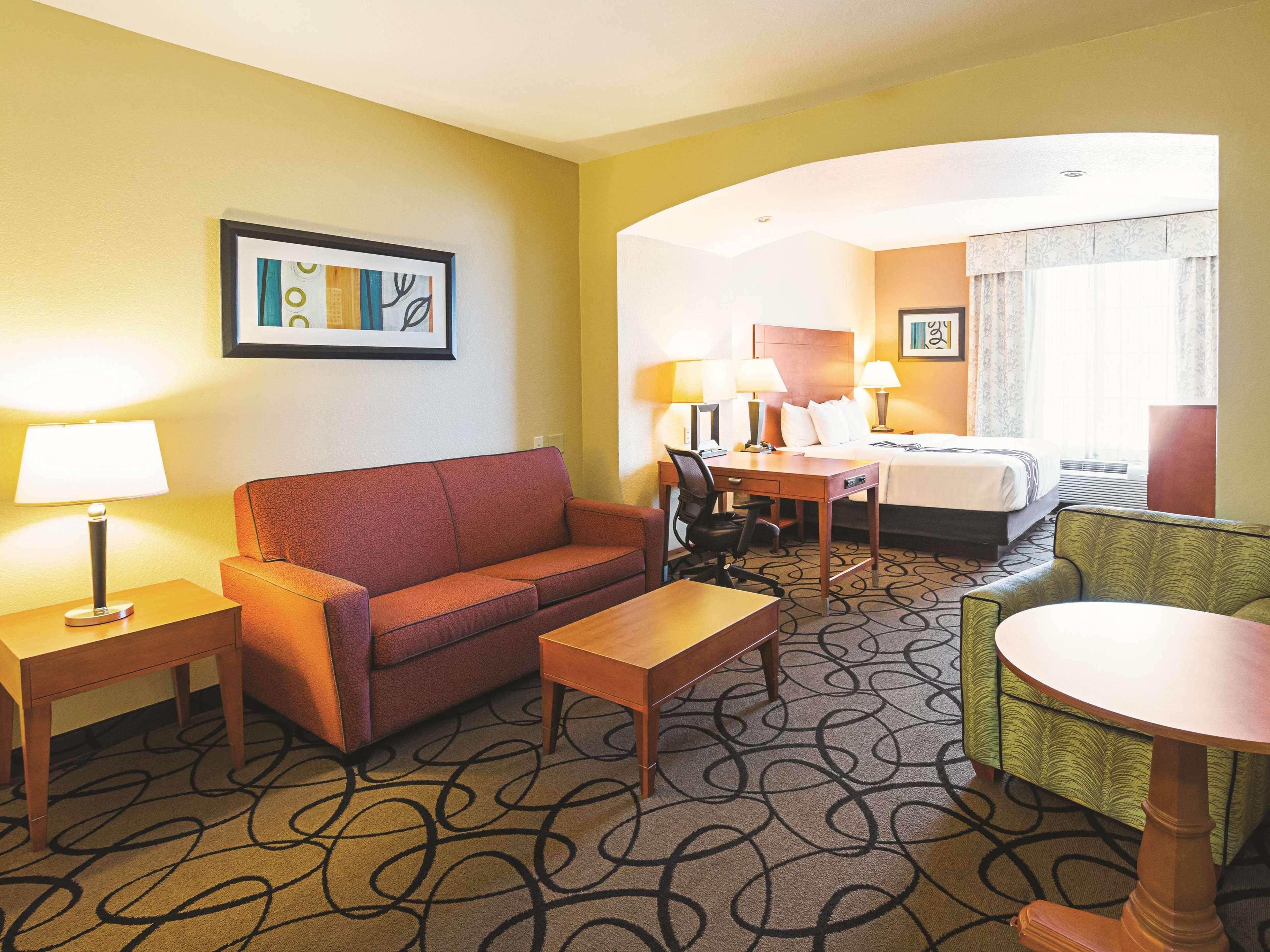 Suite Deluxe King Bed