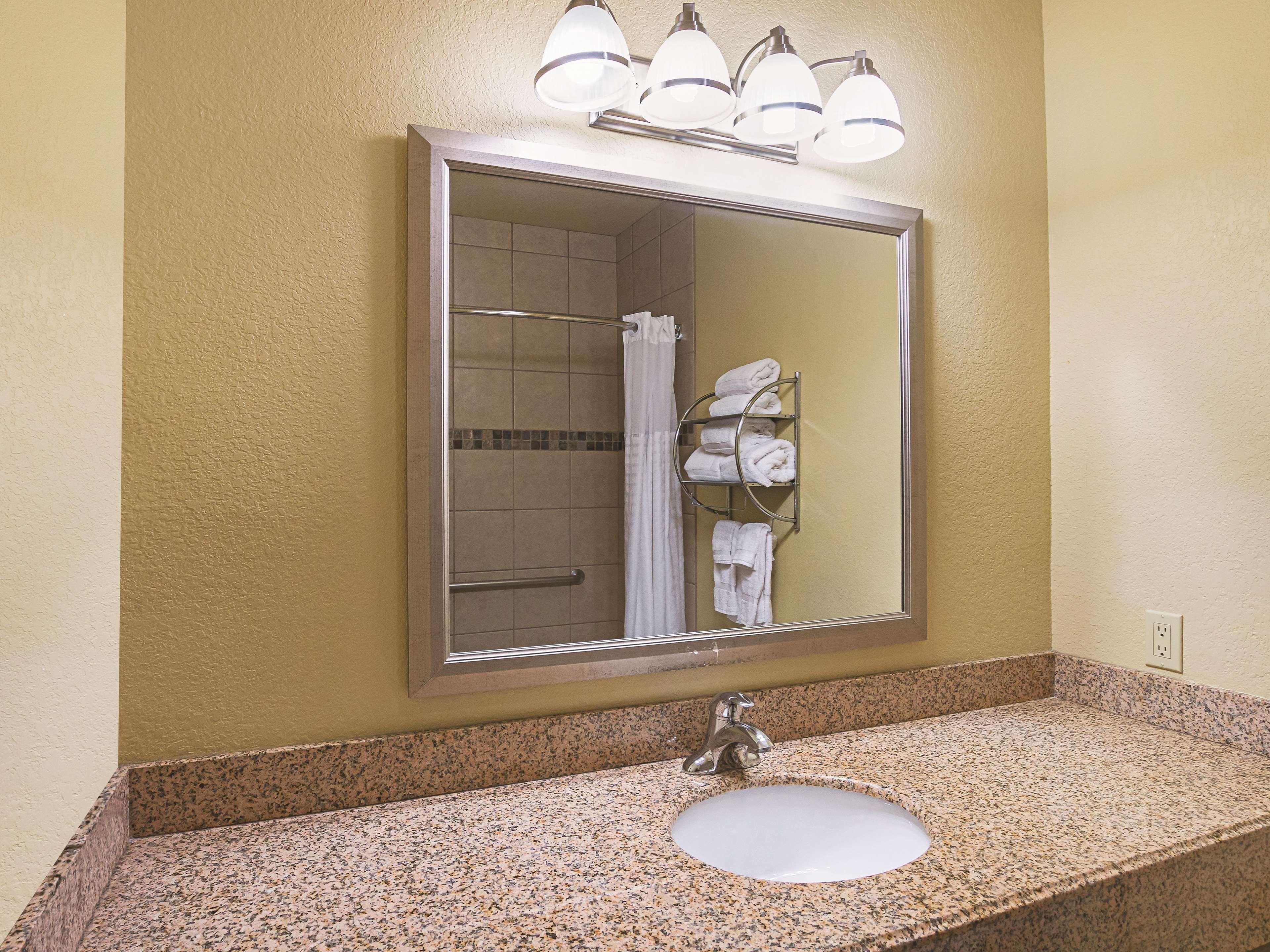 Suite Deluxe King Bed