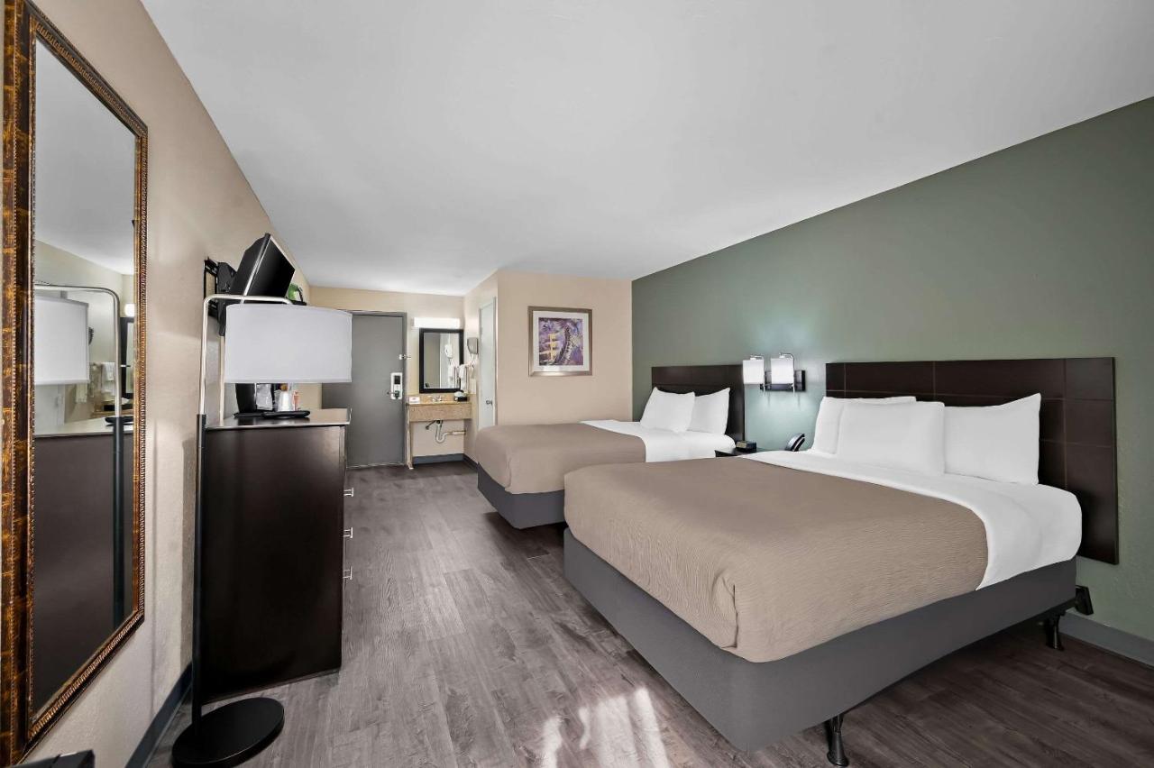 Quadruple Two Double Beds