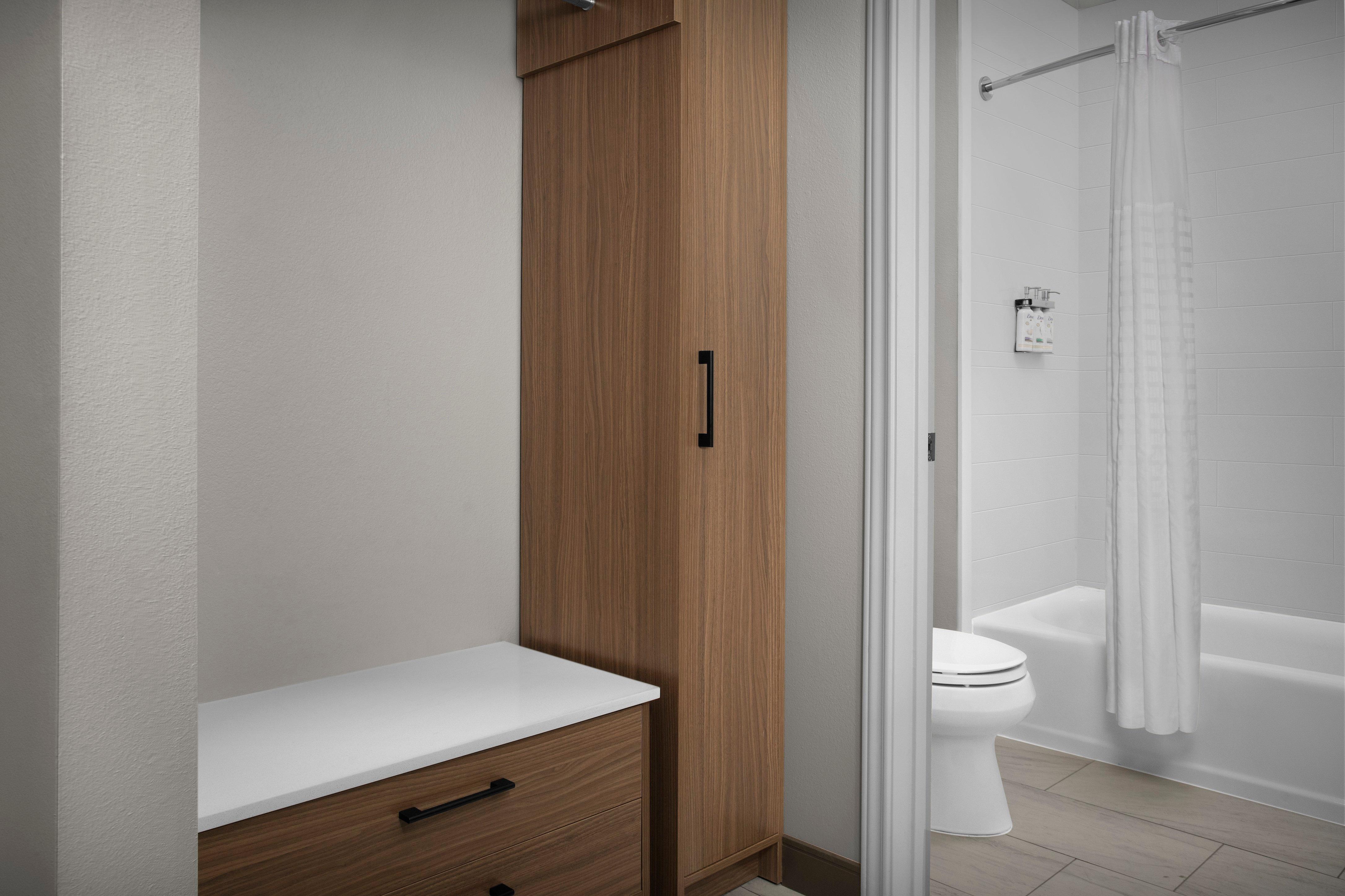 Studio Accessible-queen Size Bed