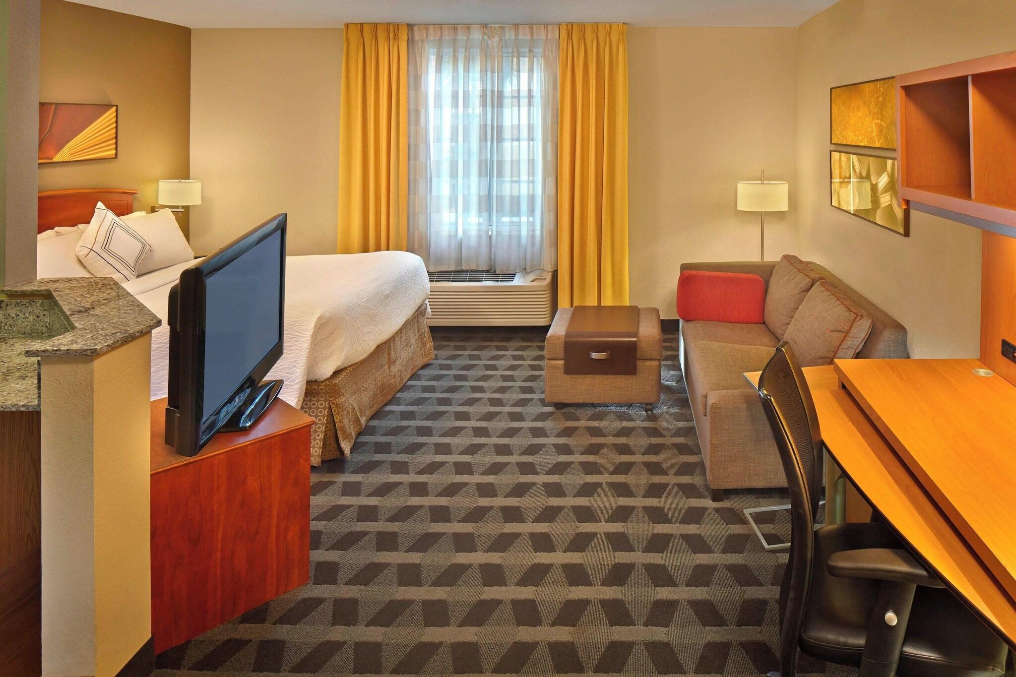 Studio Accessible-queen Size Bed