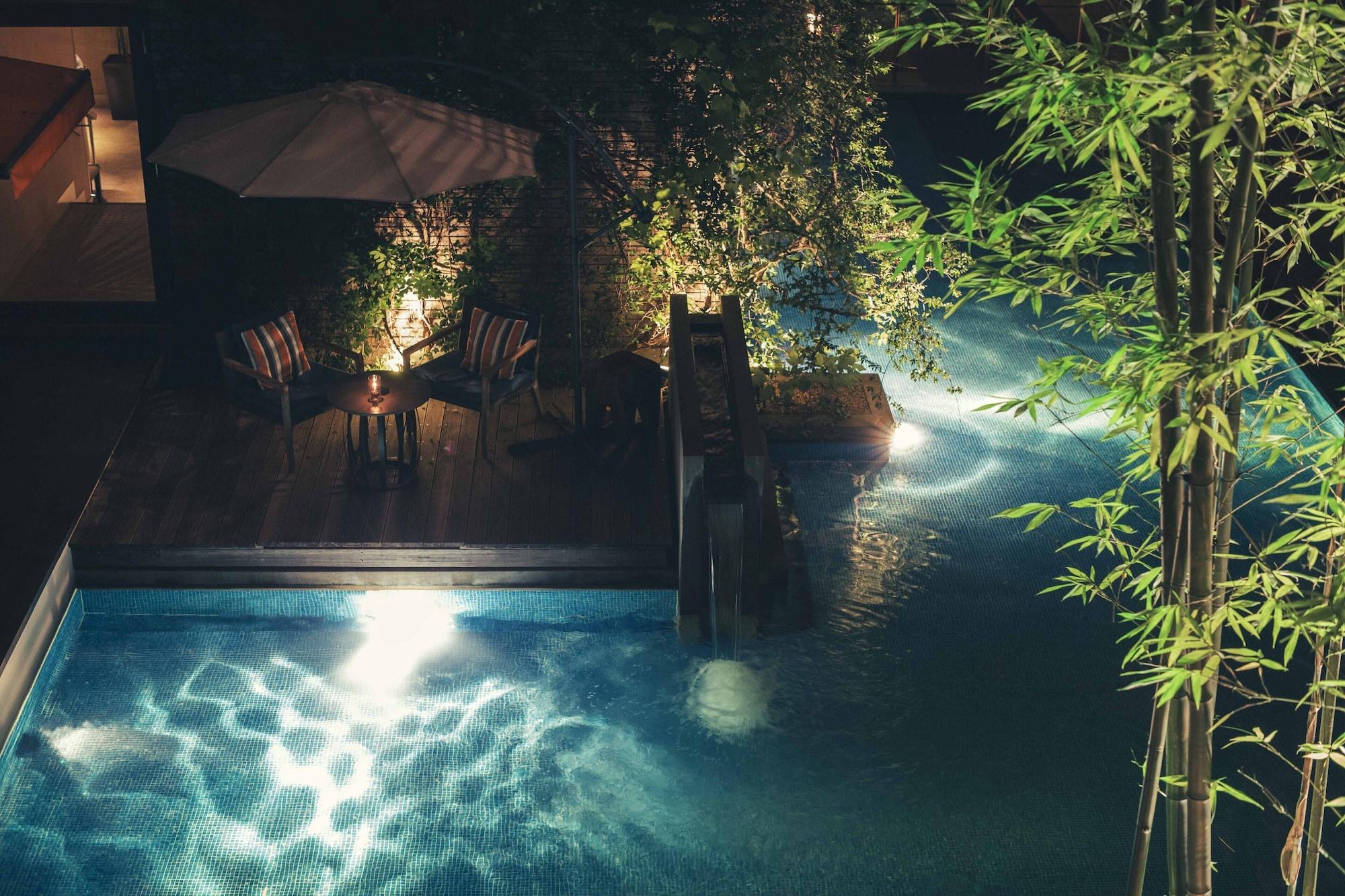 Double Queen Size Bed