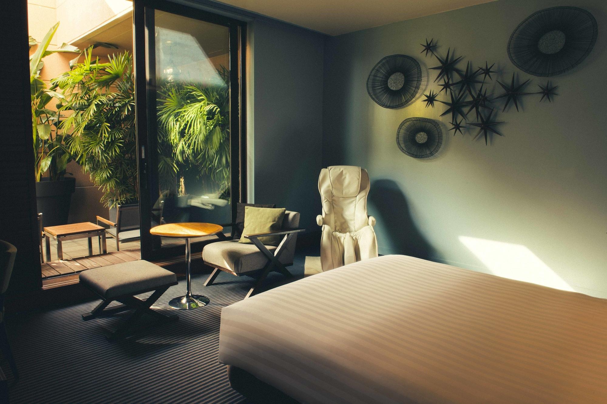 Double Queen Size Bed