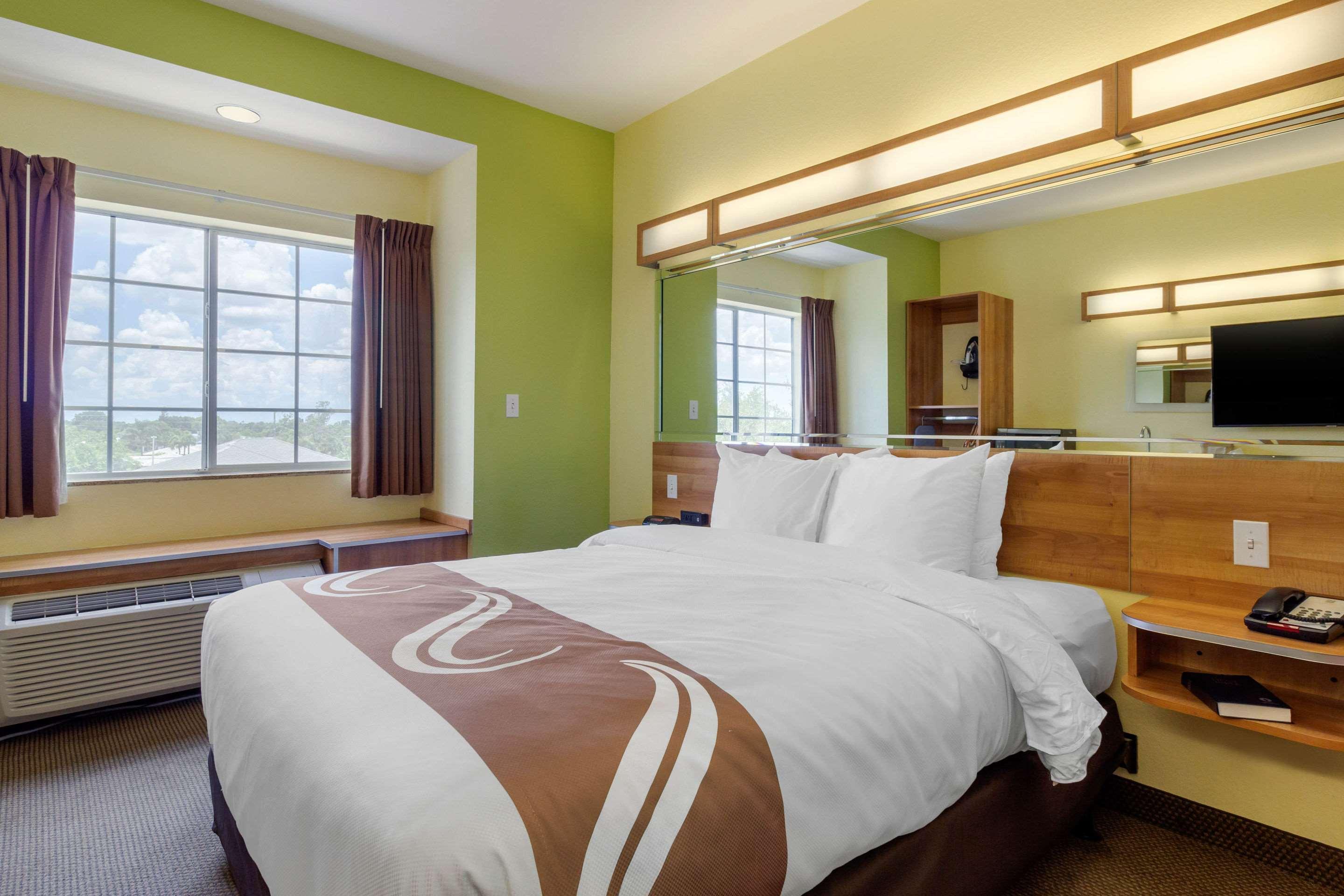 Suite Accessible-queen Size Bed