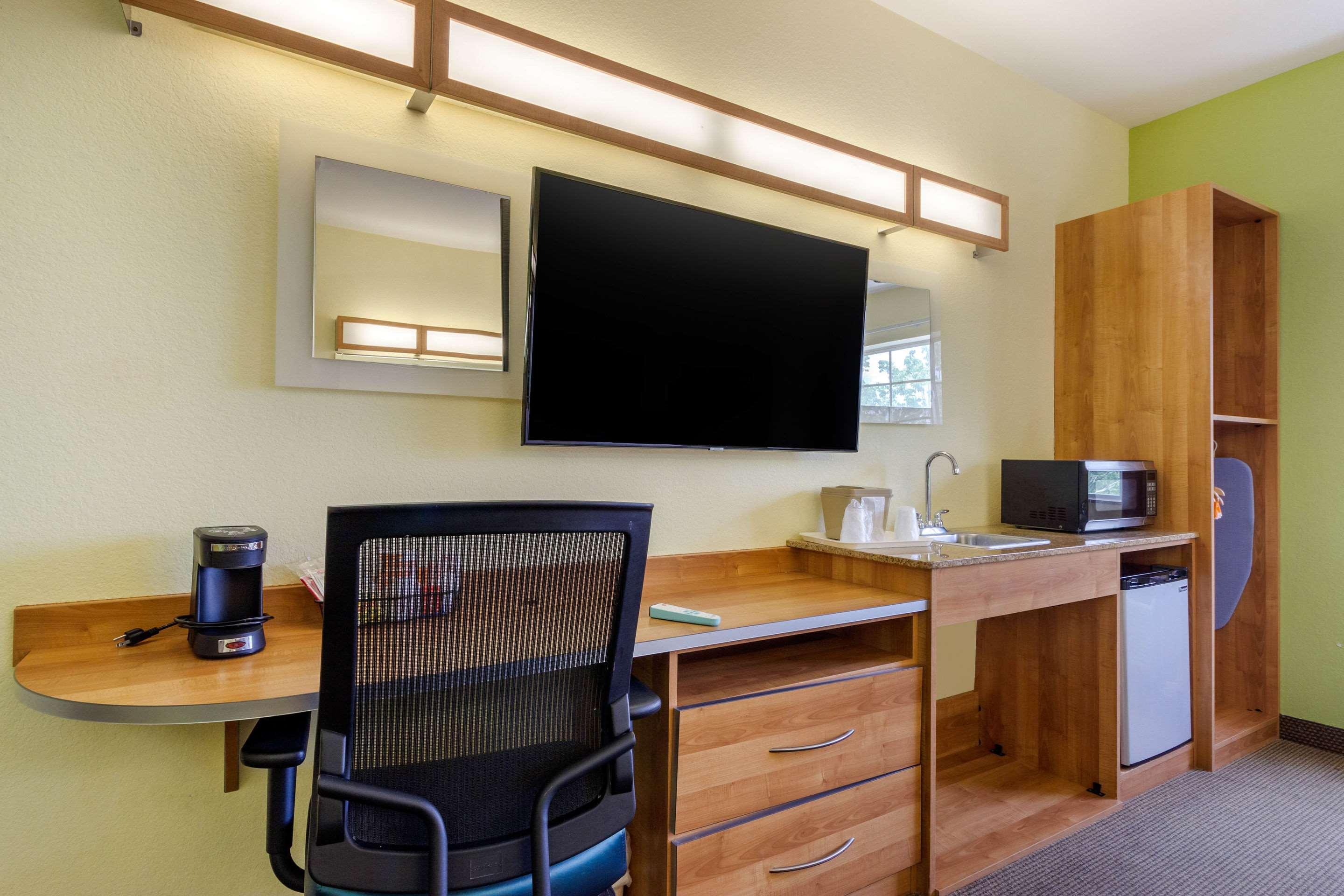 Suite Queen Size Bed