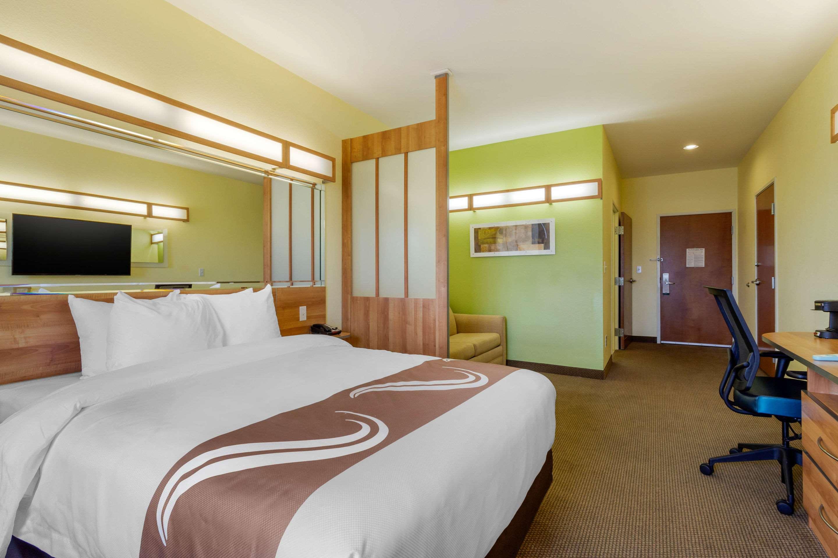 Suite Queen Size Bed