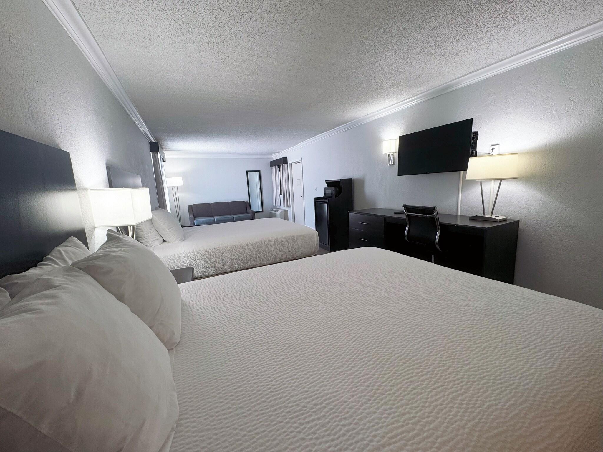 Suite Deluxe Two Queen Beds