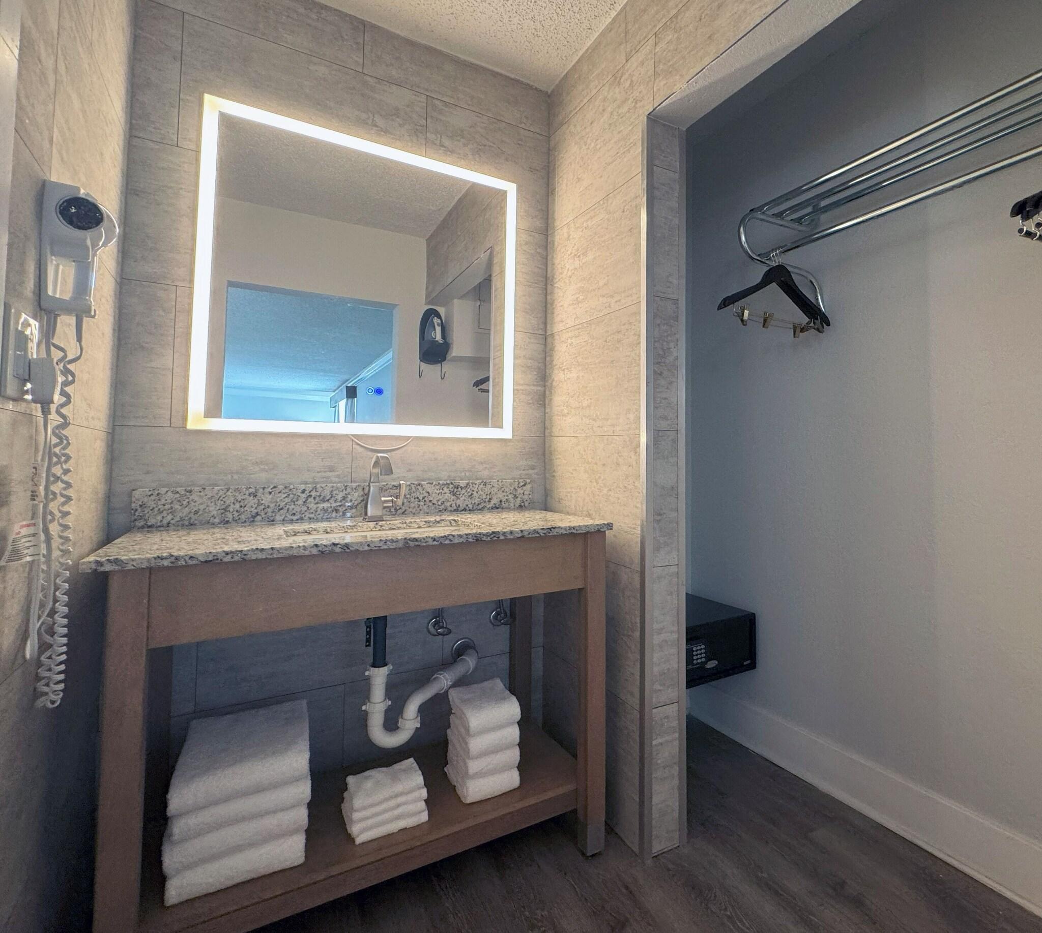 Double Deluxe Two Queen Beds