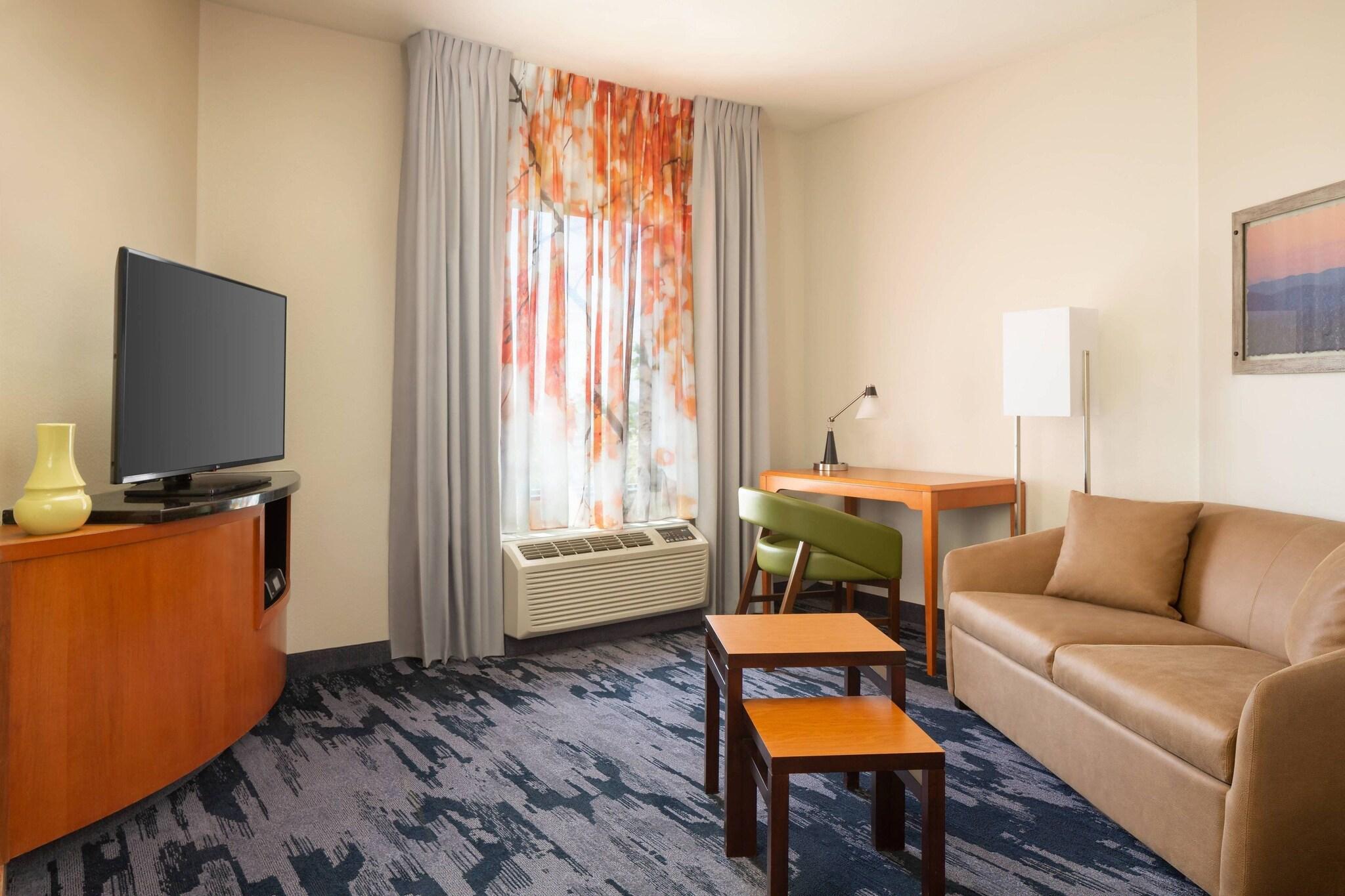 Studio Two Queen Beds