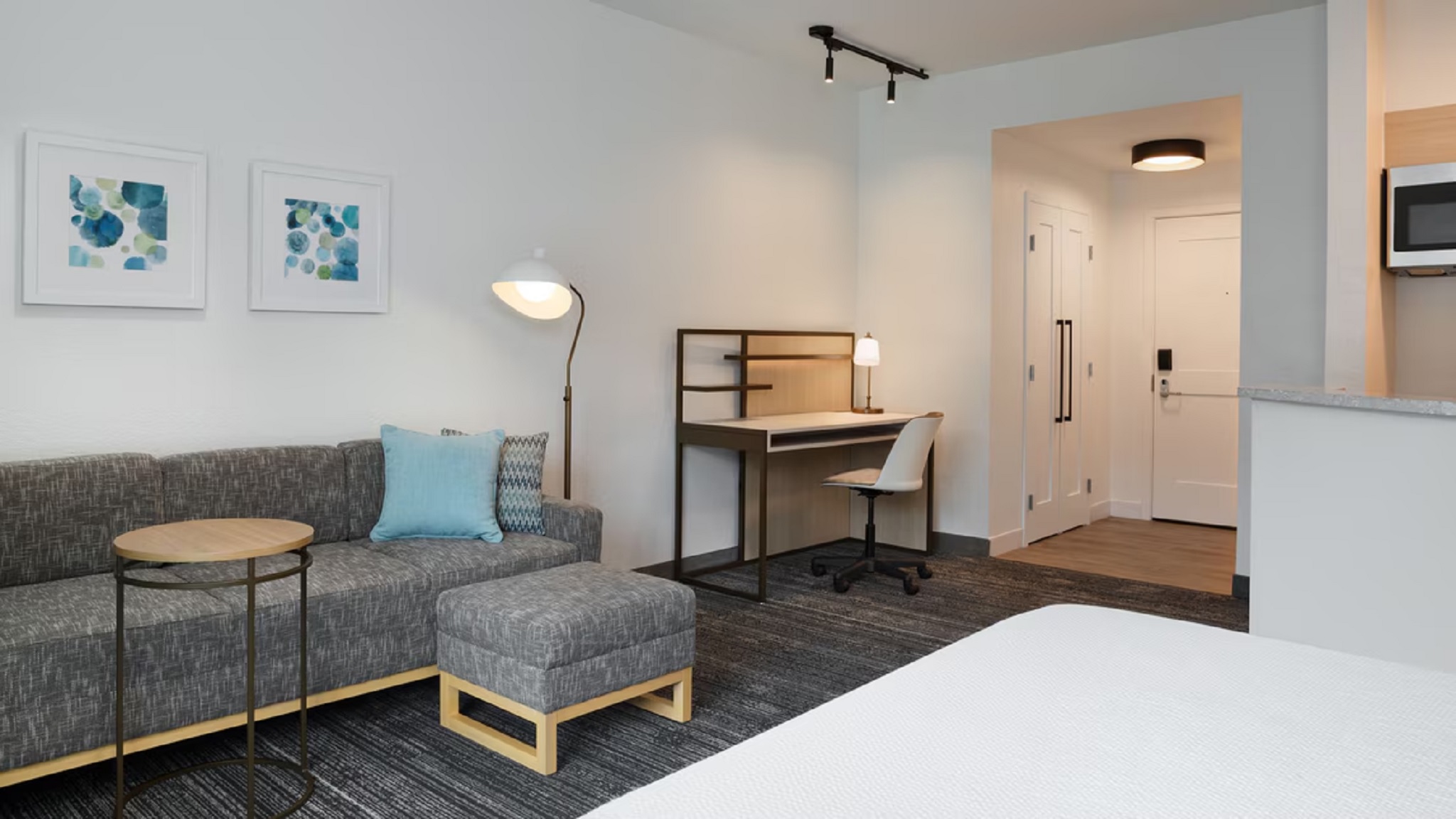 Studio Queen Size Bed