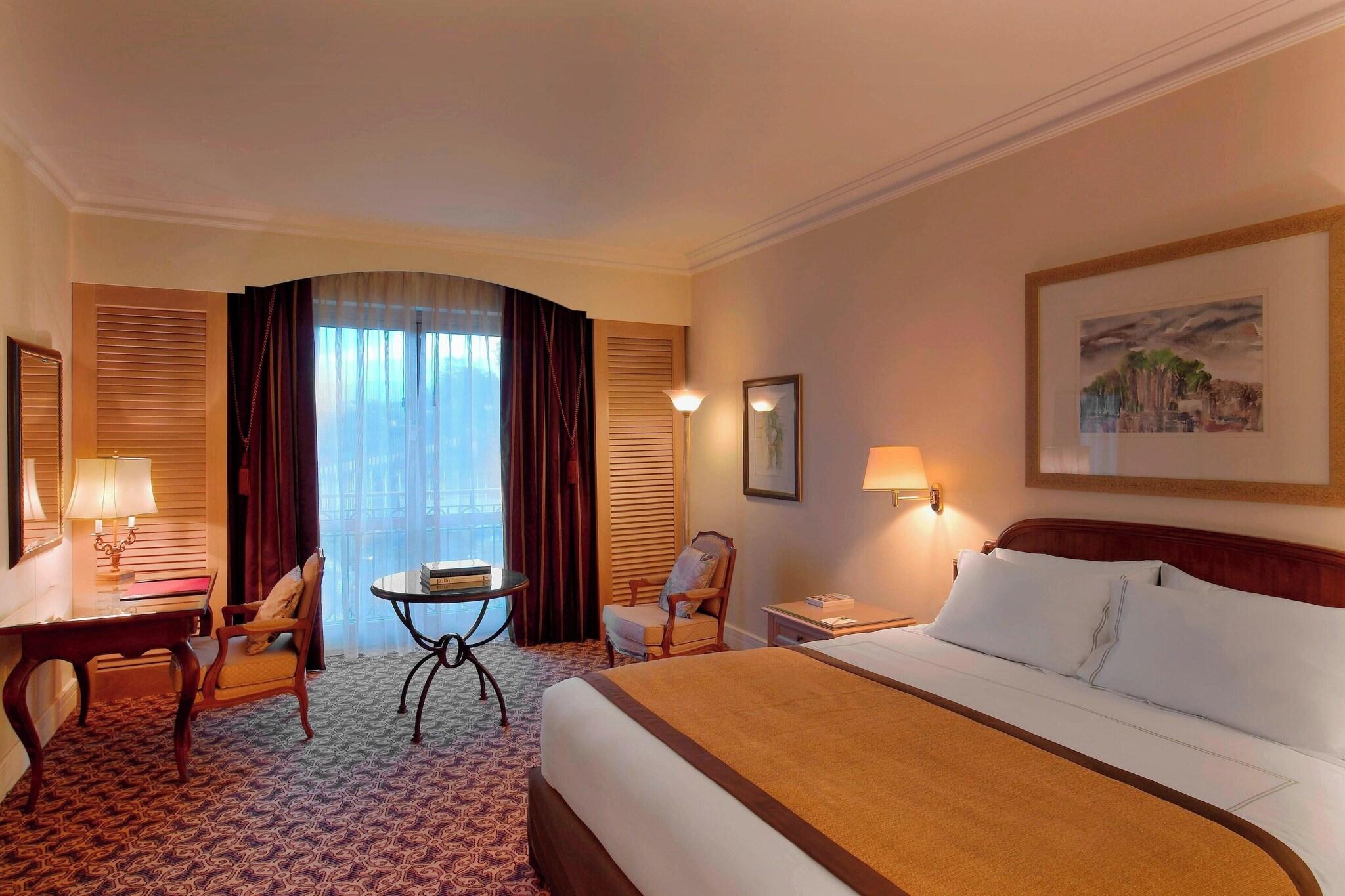 Junior Suite King Bed Smoking