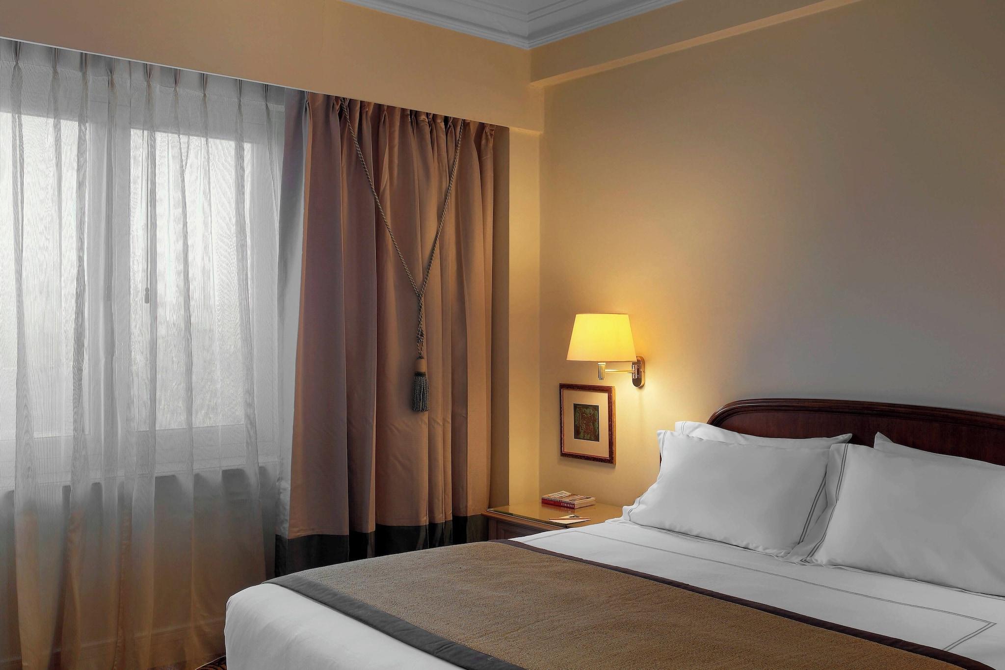 Junior Suite King Bed Smoking