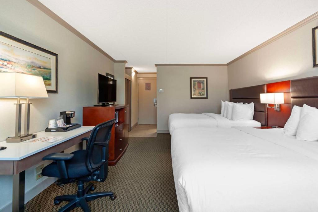 Quadruple Two Queen Beds