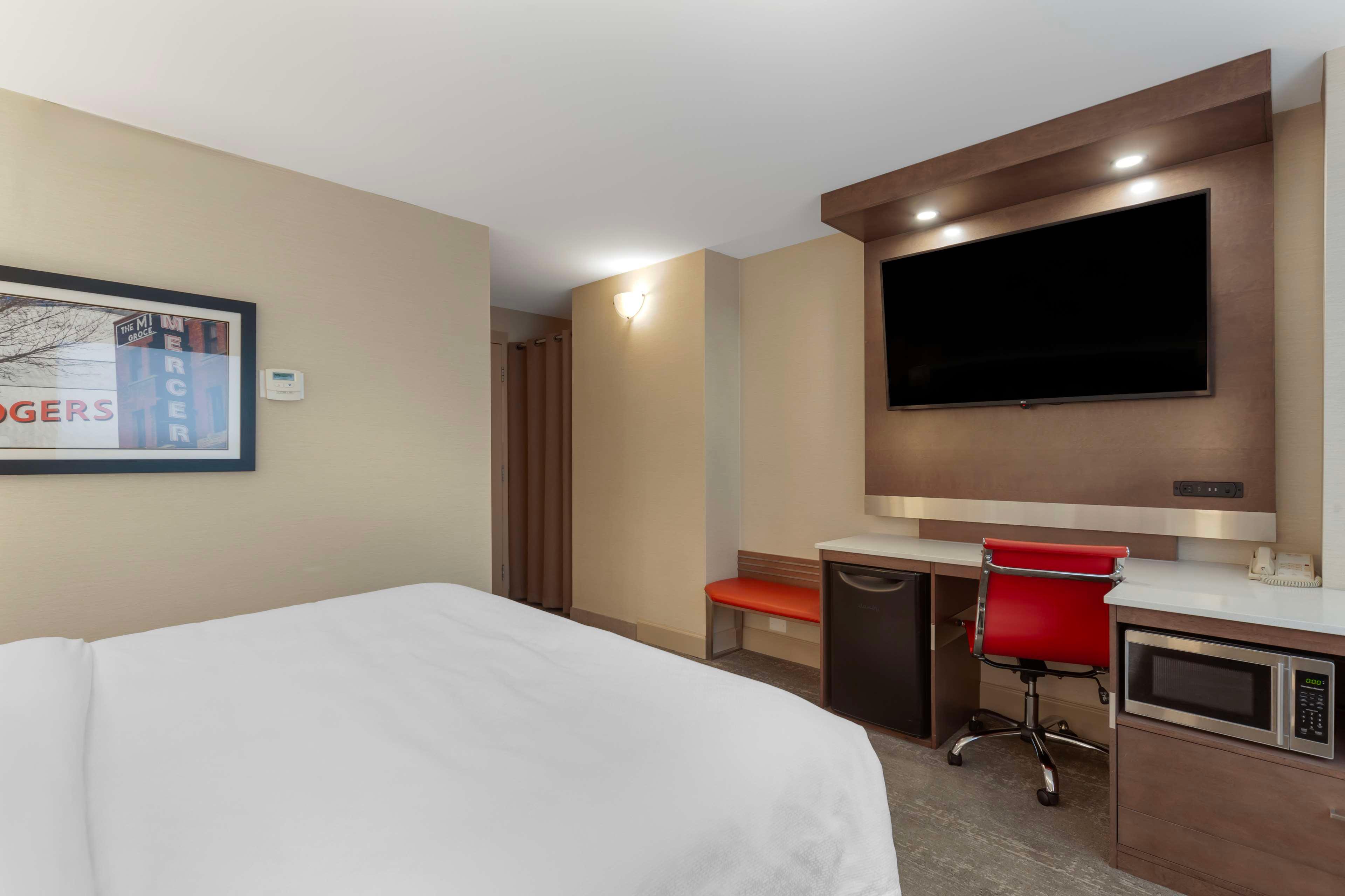 Double King Bed Non Smoking