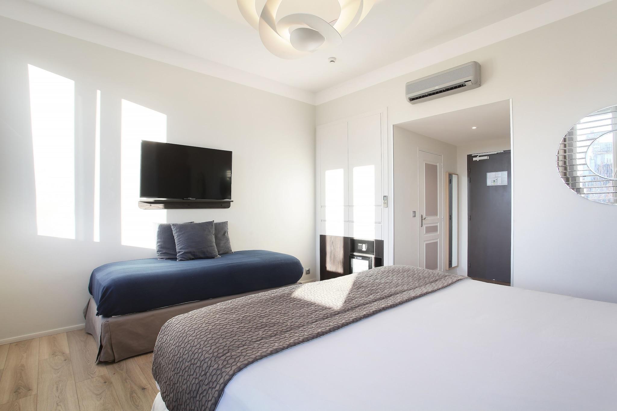 Triple Deluxe King Bed