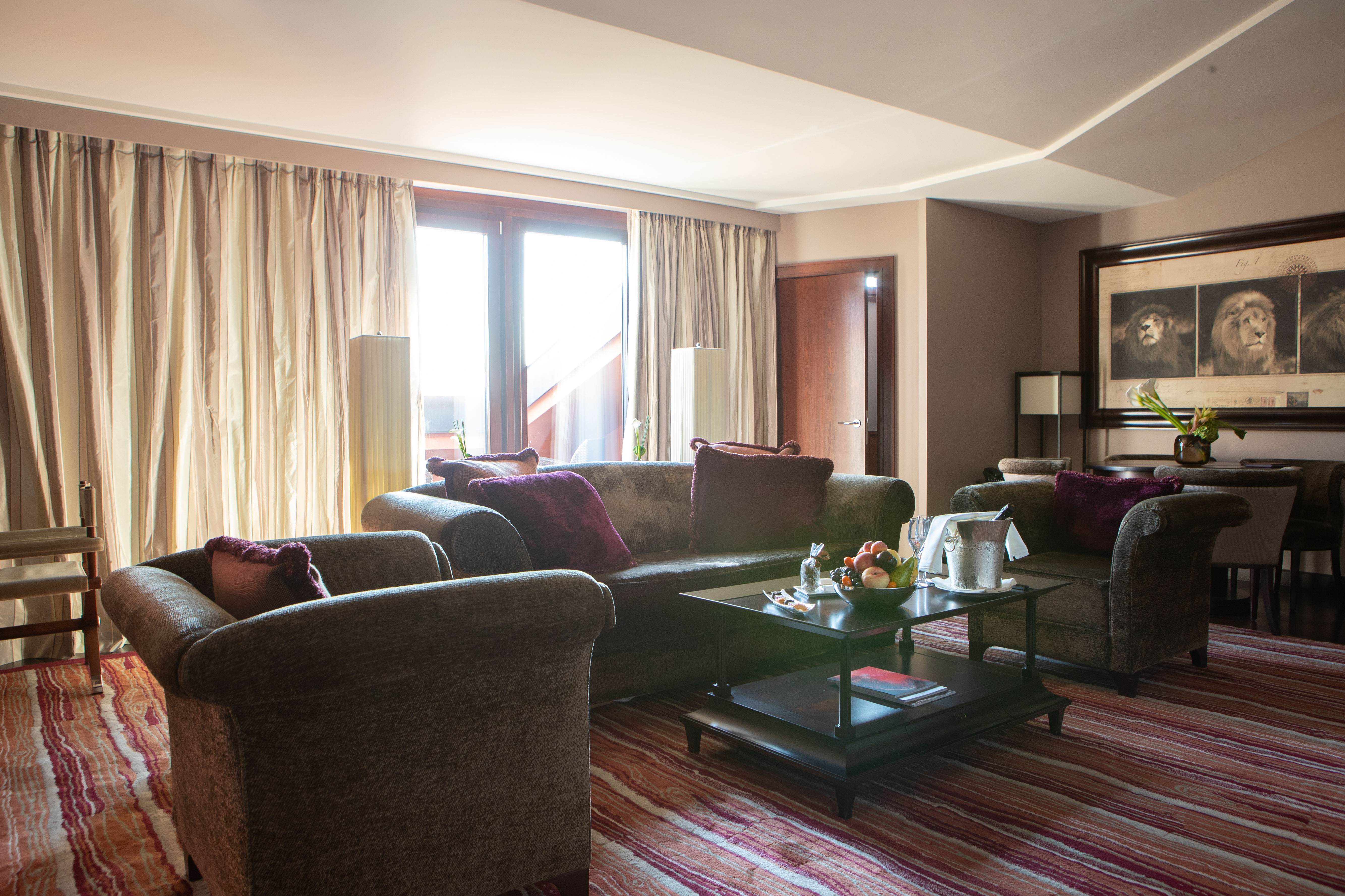 Suite Deluxe King Bed