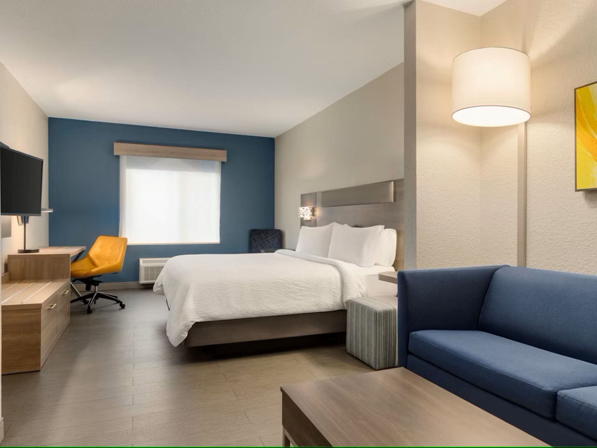 Suite Accessible King Size Bed