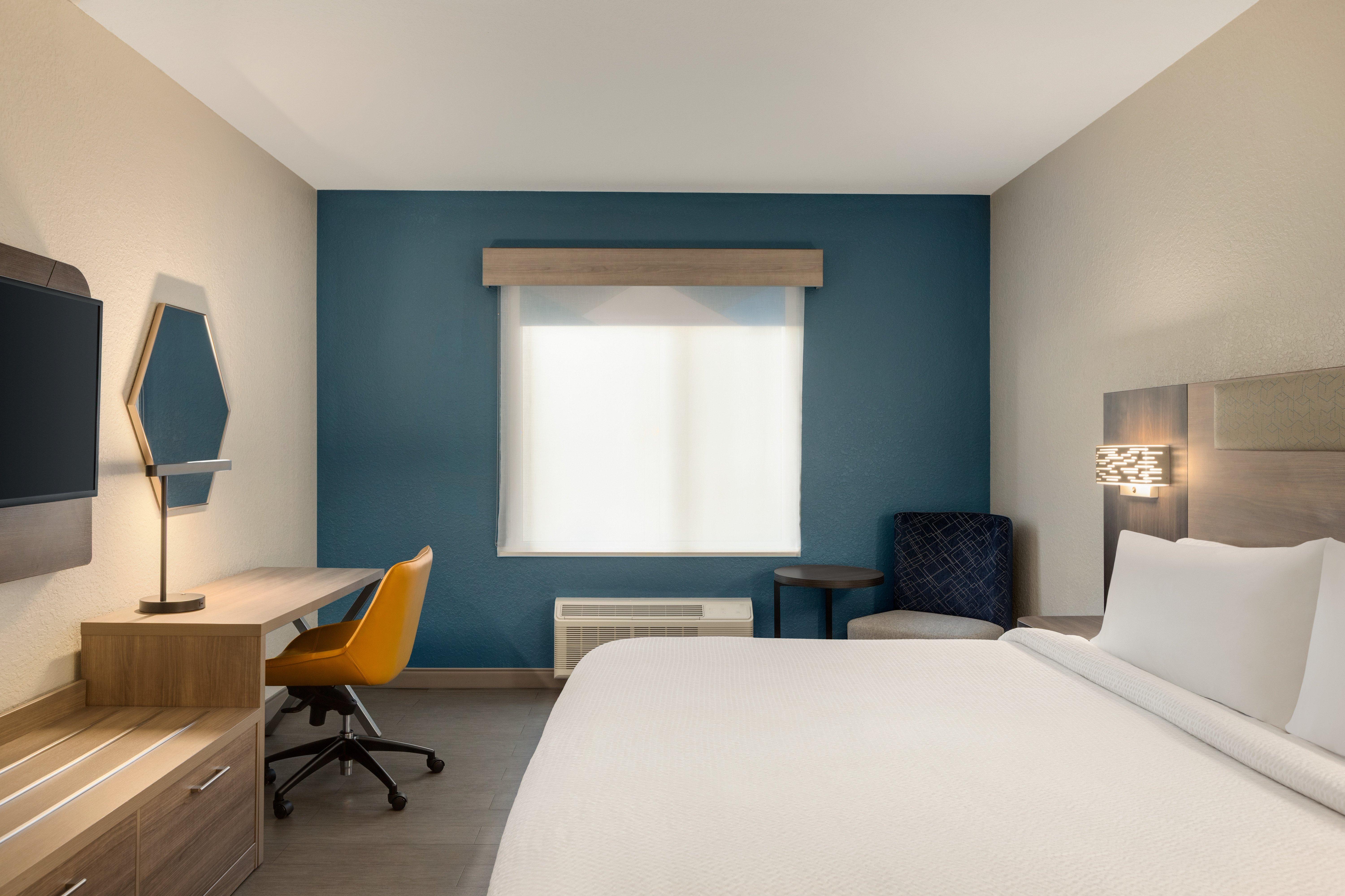 Suite Accessible King Size Bed