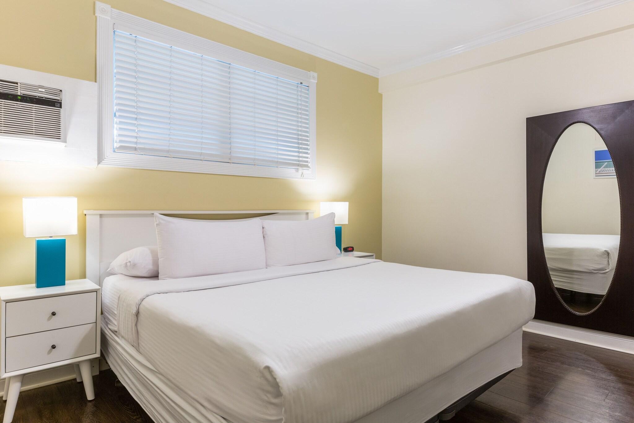 Suite Accessible King Size Bed