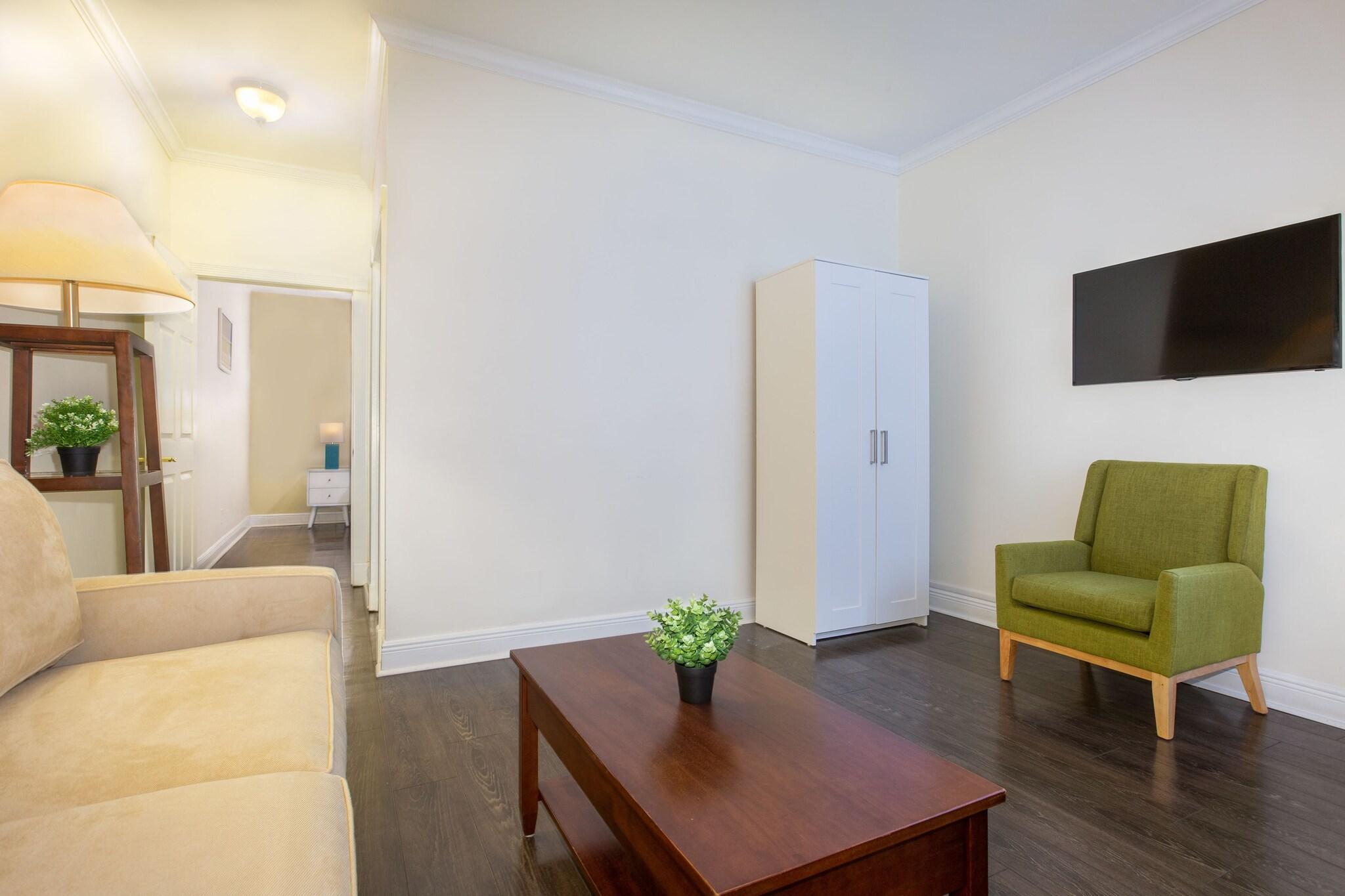 Suite Accessible King Size Bed