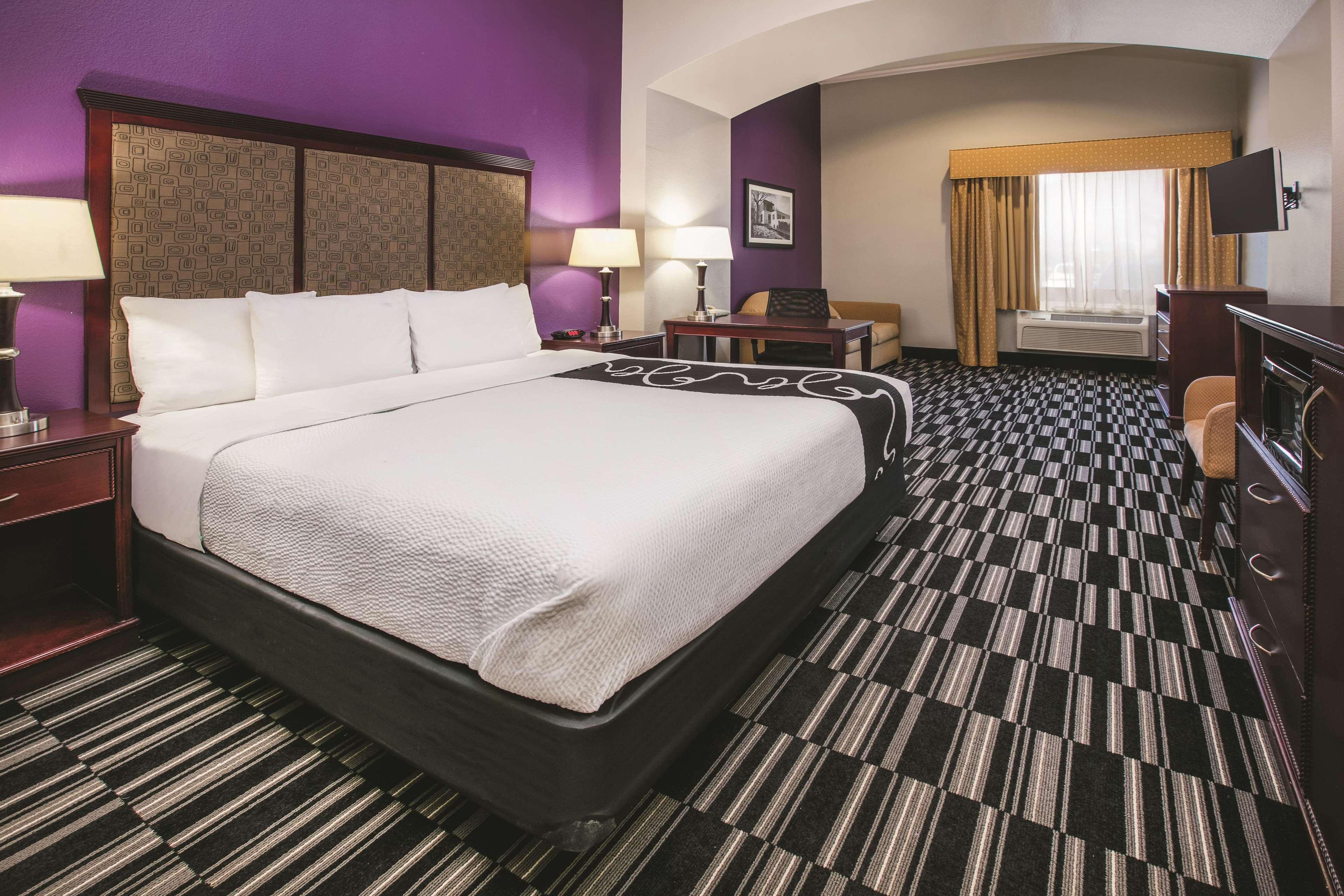 Suite Deluxe King Bed