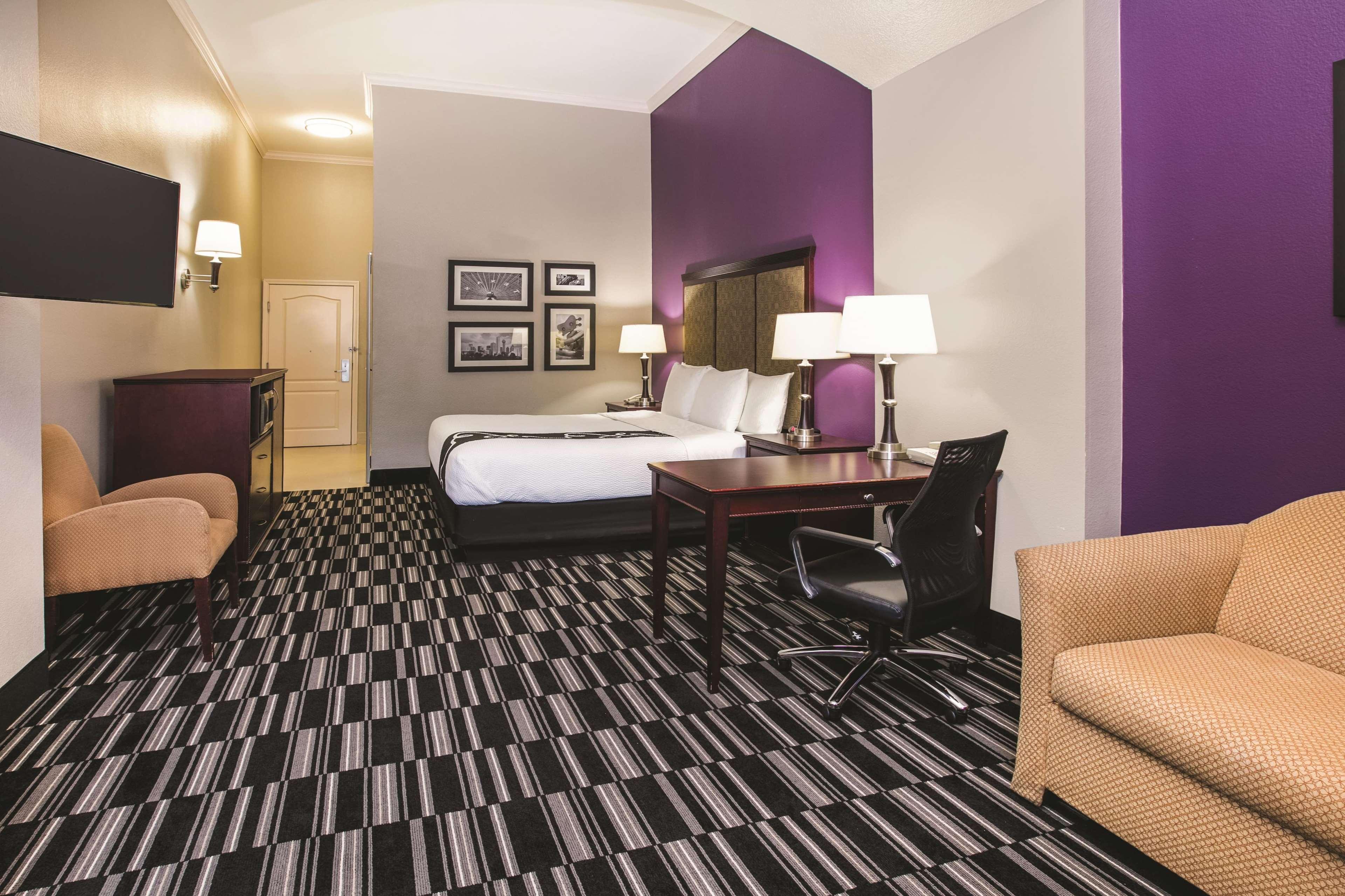 Suite Deluxe King Bed