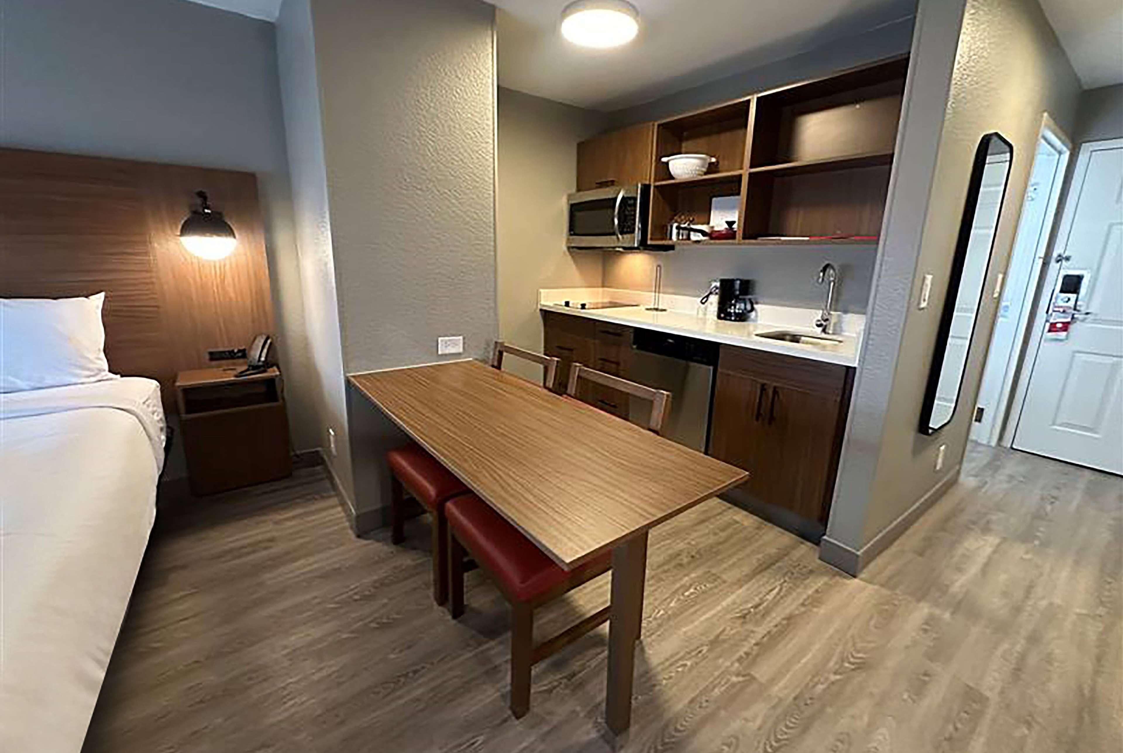 Suite Accessible-queen Size Bed