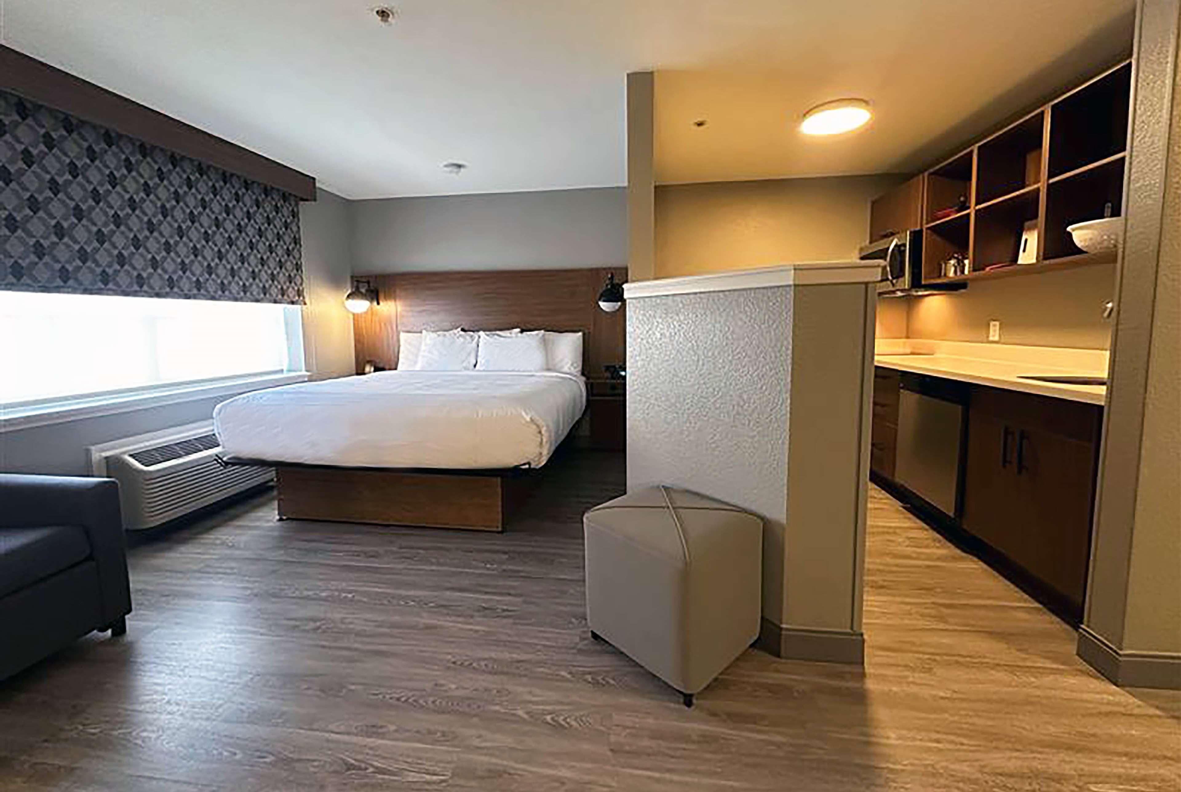 Suite Accessible-queen Size Bed