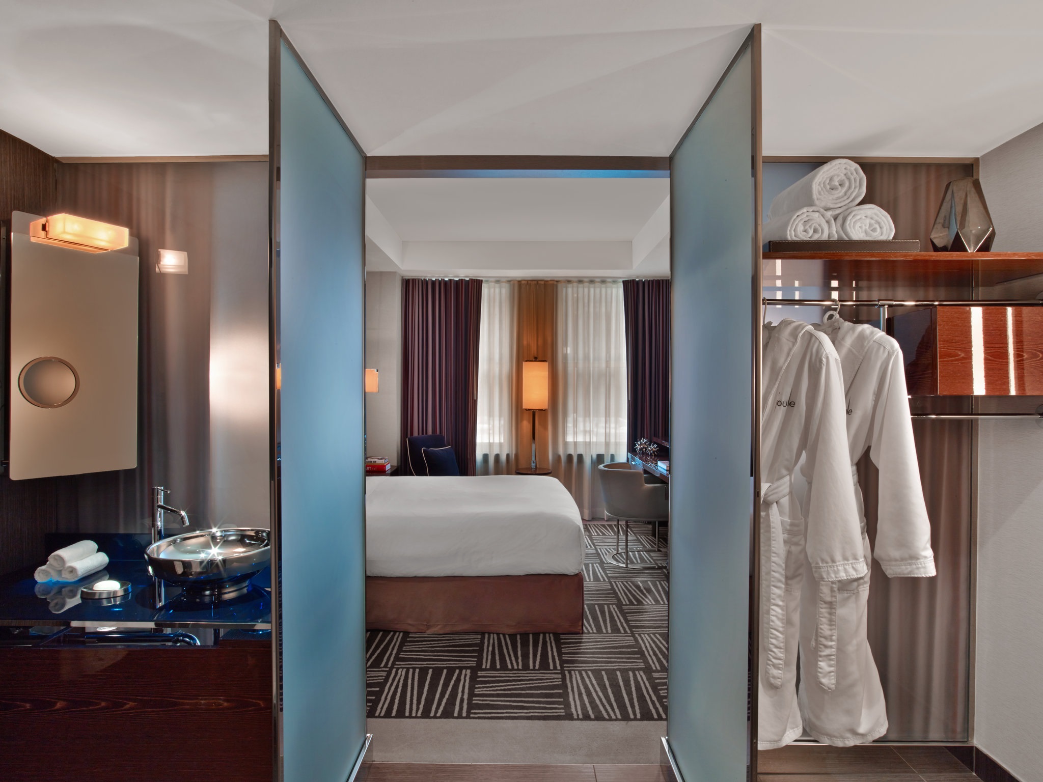 Double Deluxe King Bed