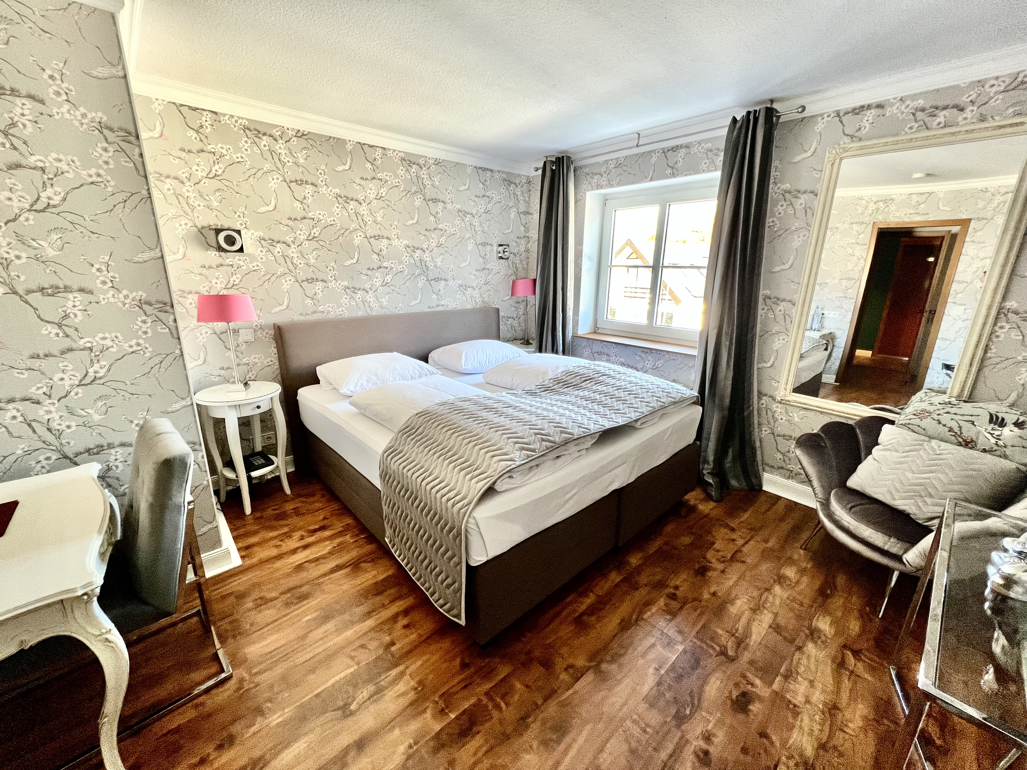 Double Deluxe One Bed