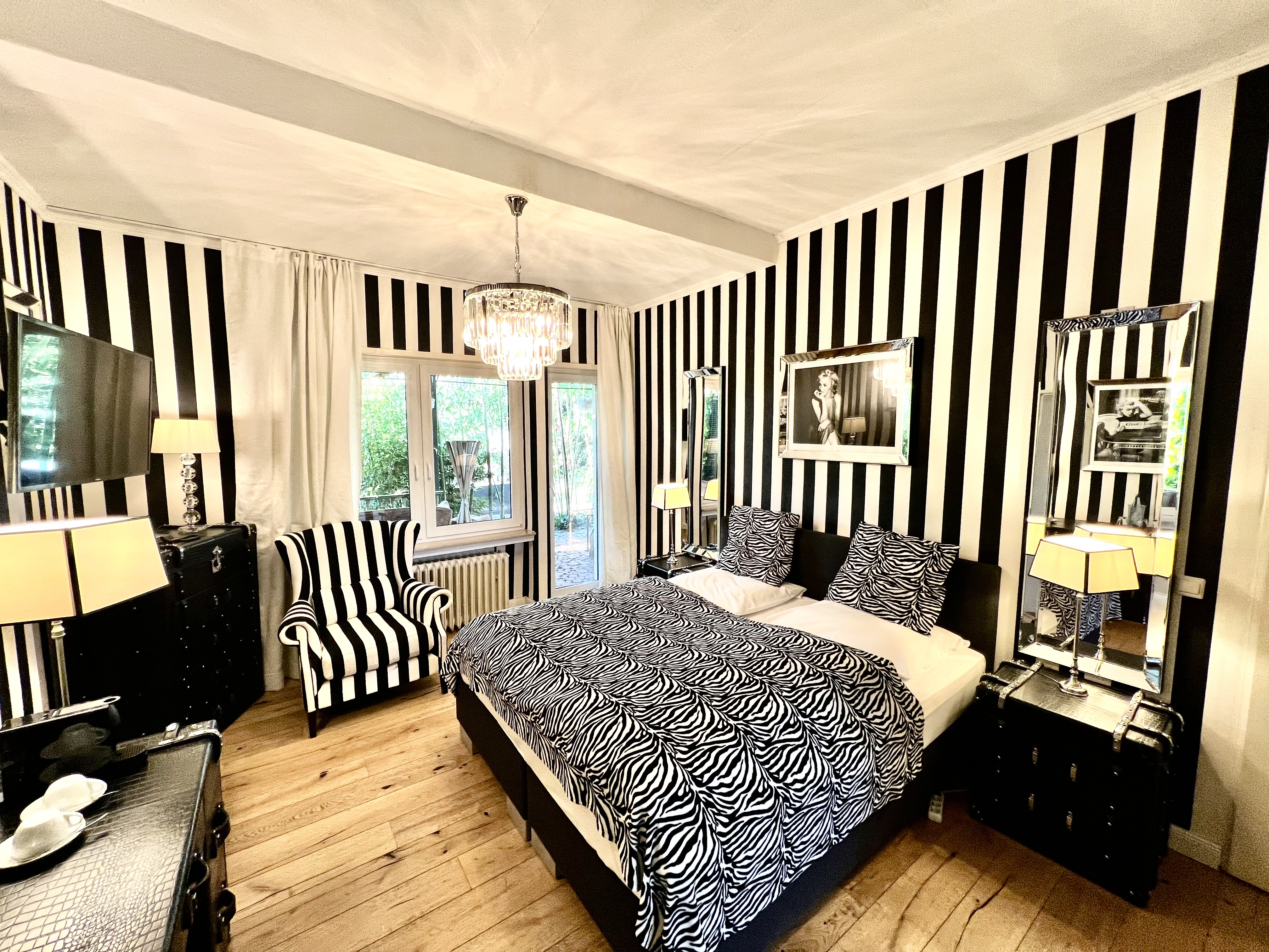 Double Deluxe One Bed