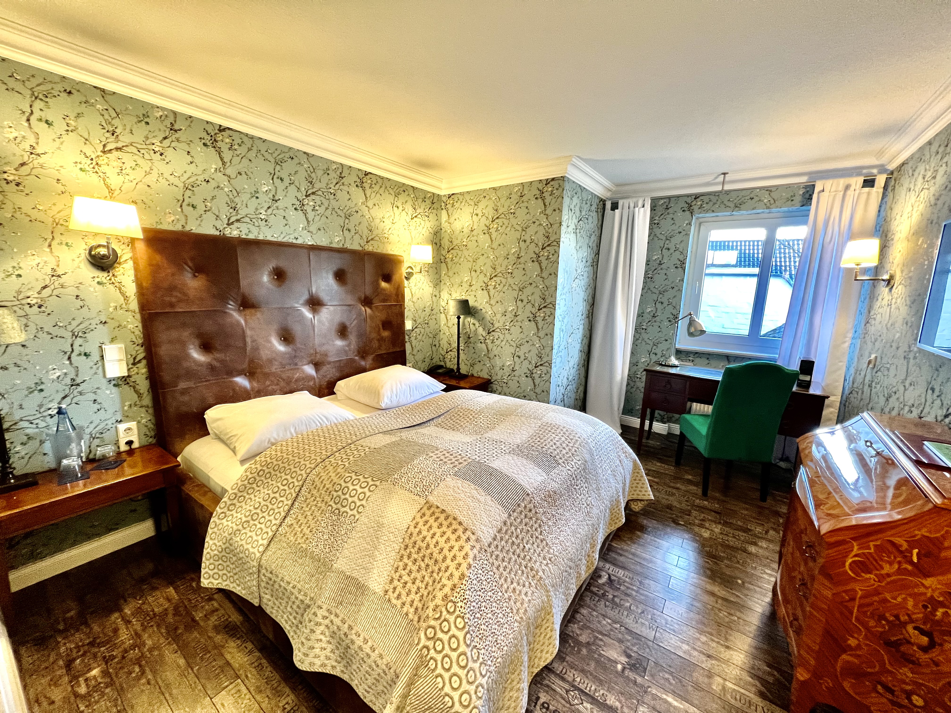 Double Deluxe One Bed