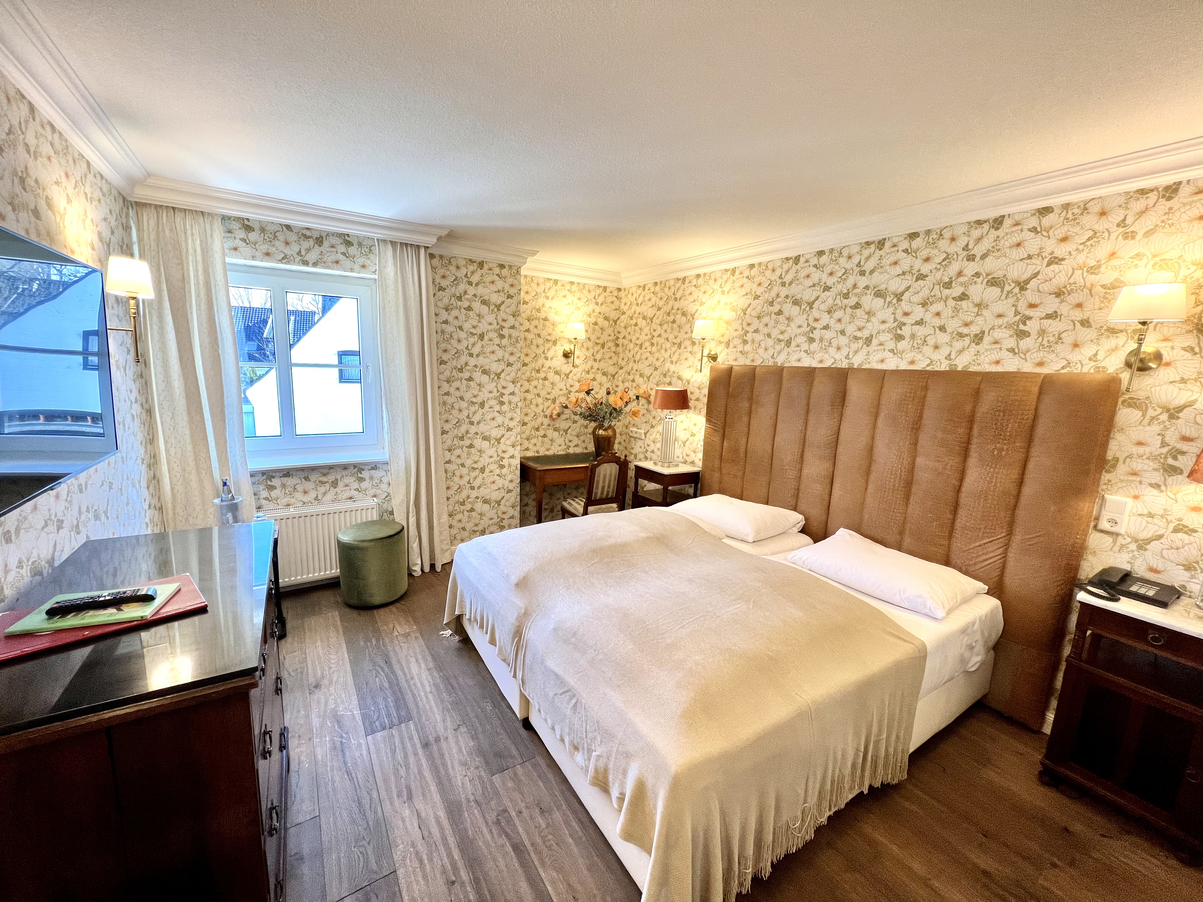 Double Deluxe One Bed