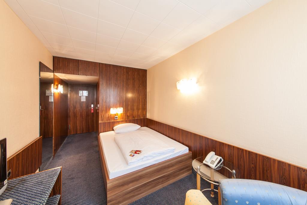 Double Queen Size Bed