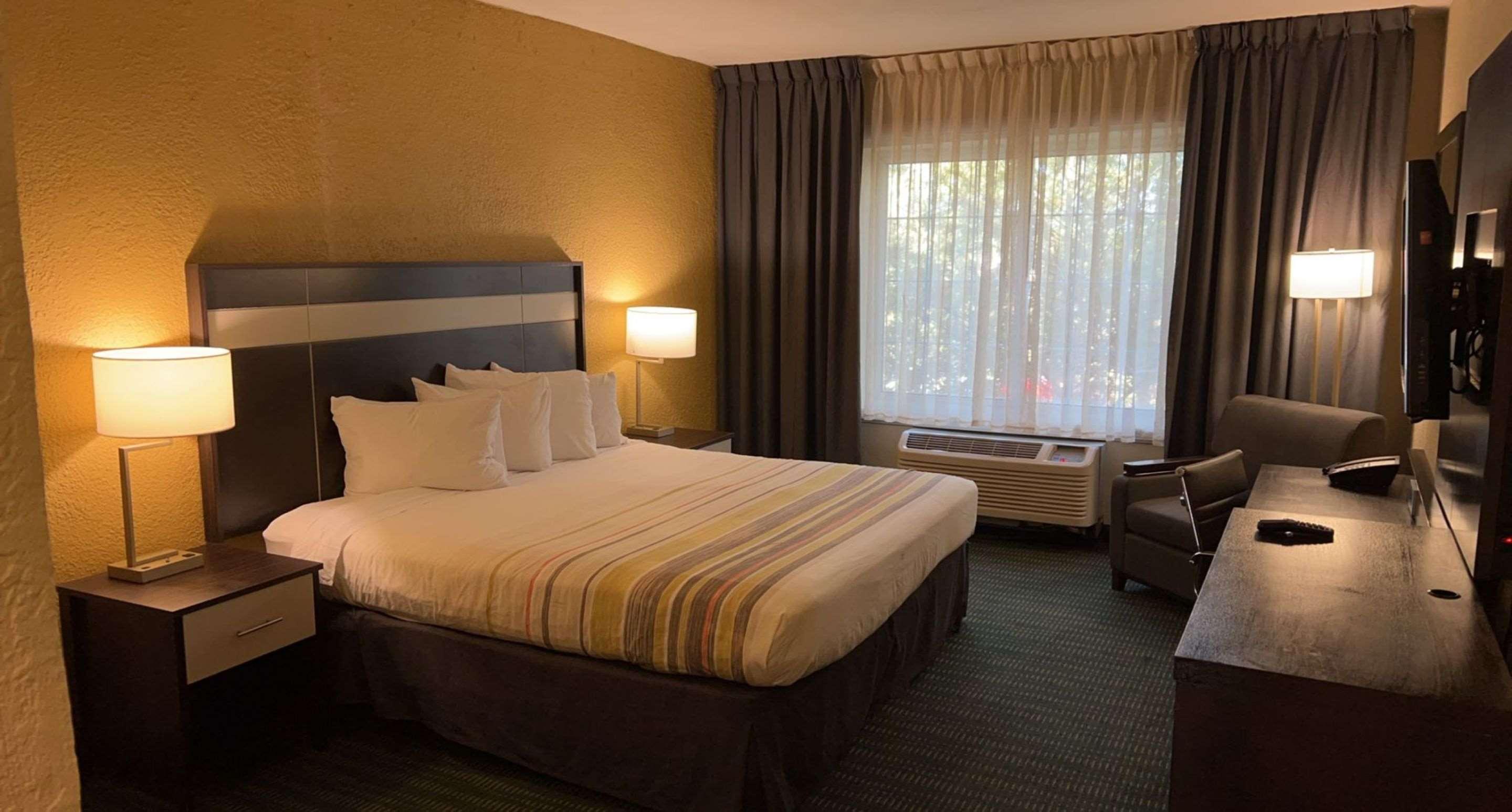 Room Accessible King Size Bed