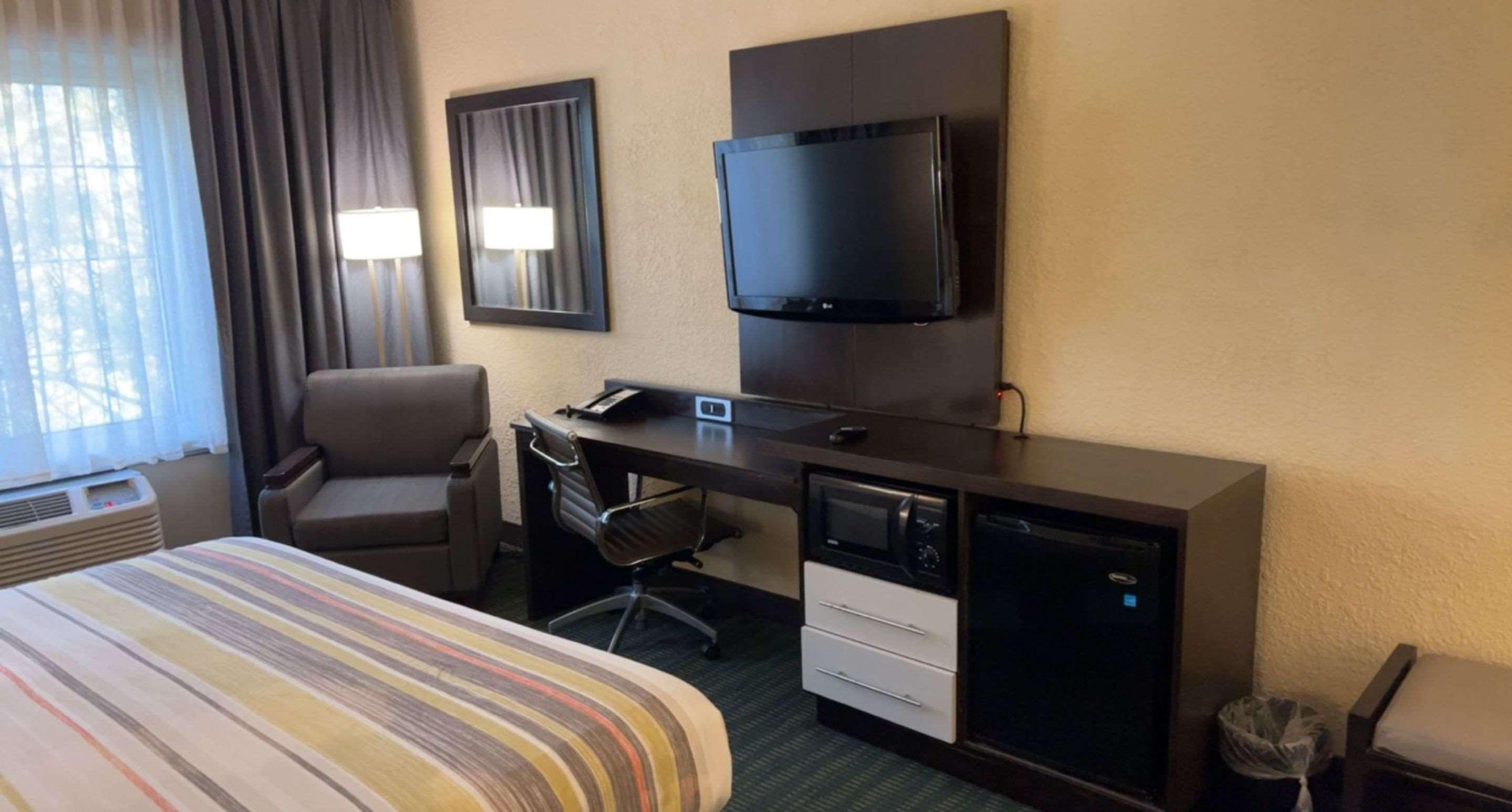 Room Accessible King Size Bed