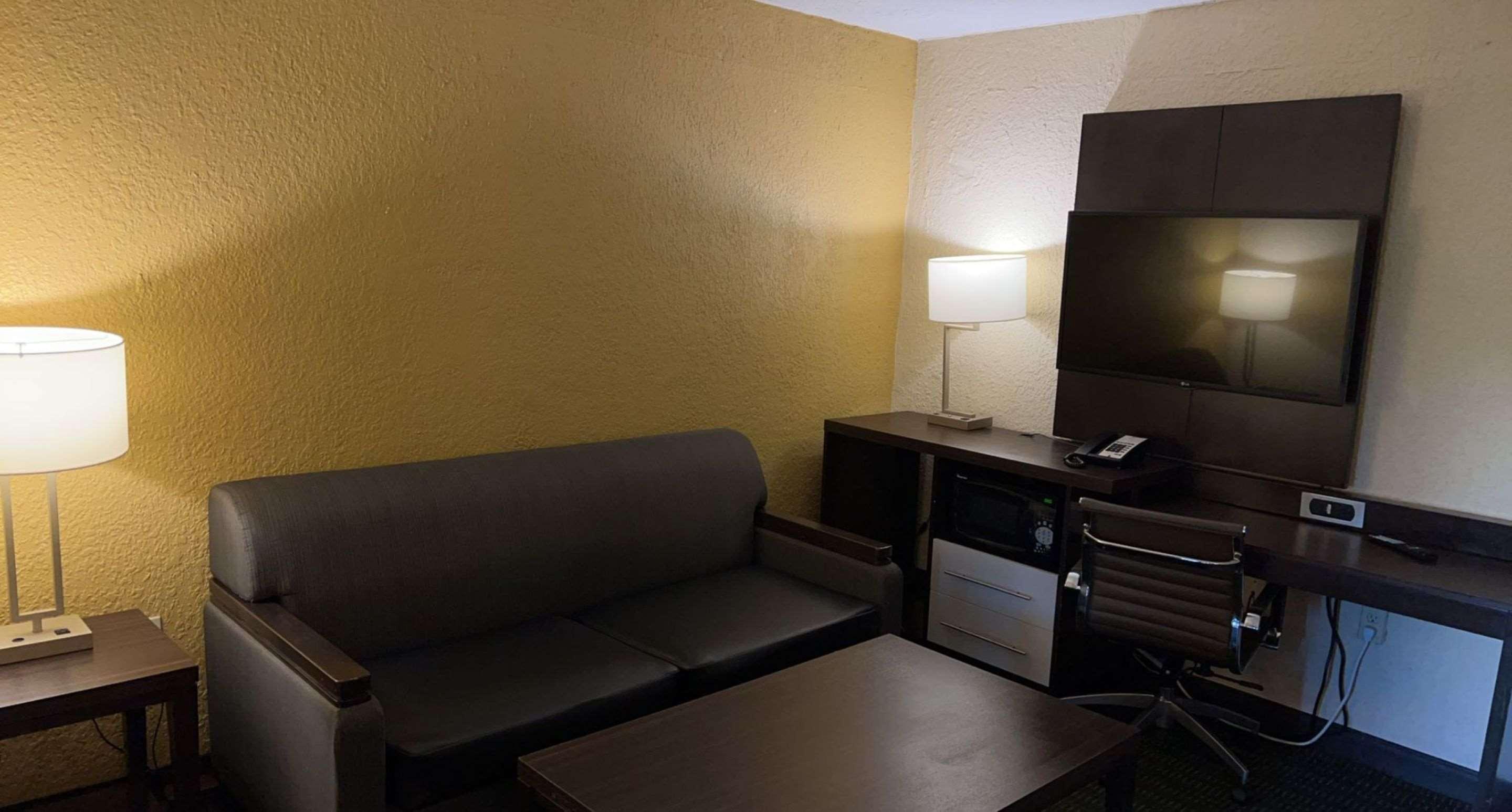 Suite King Size Bed