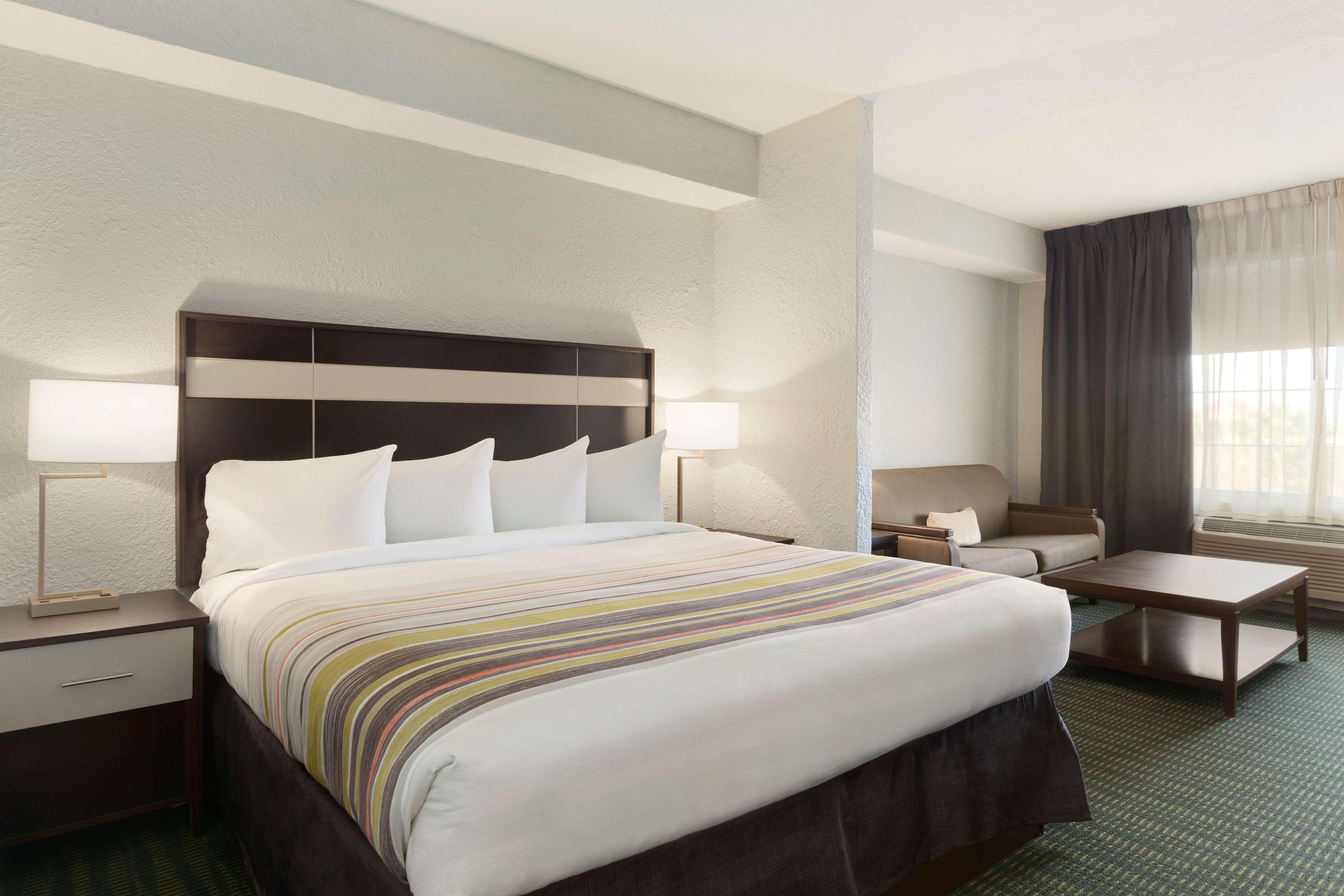 Suite King Size Bed