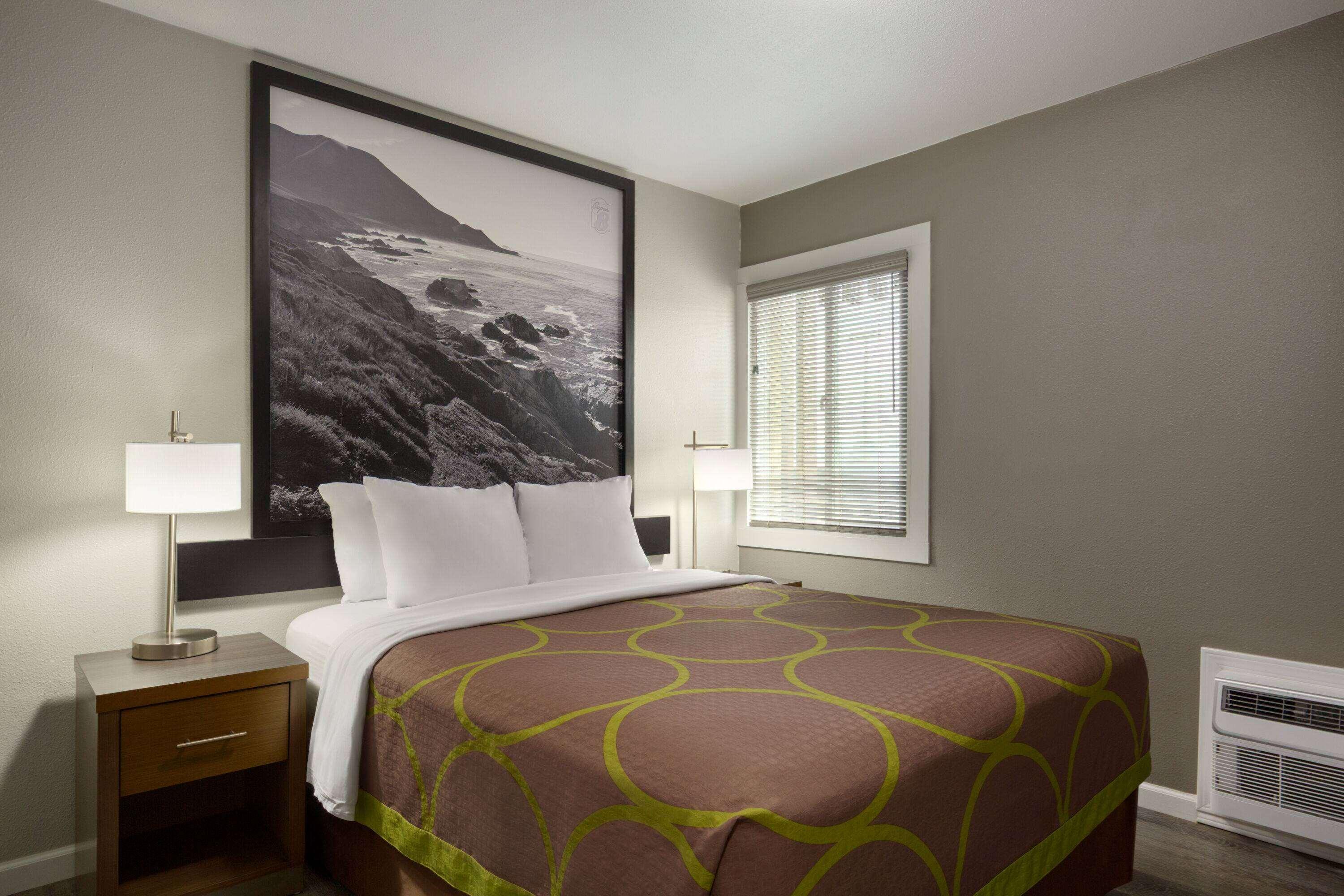 Studio Two Queen Beds Non Smoking