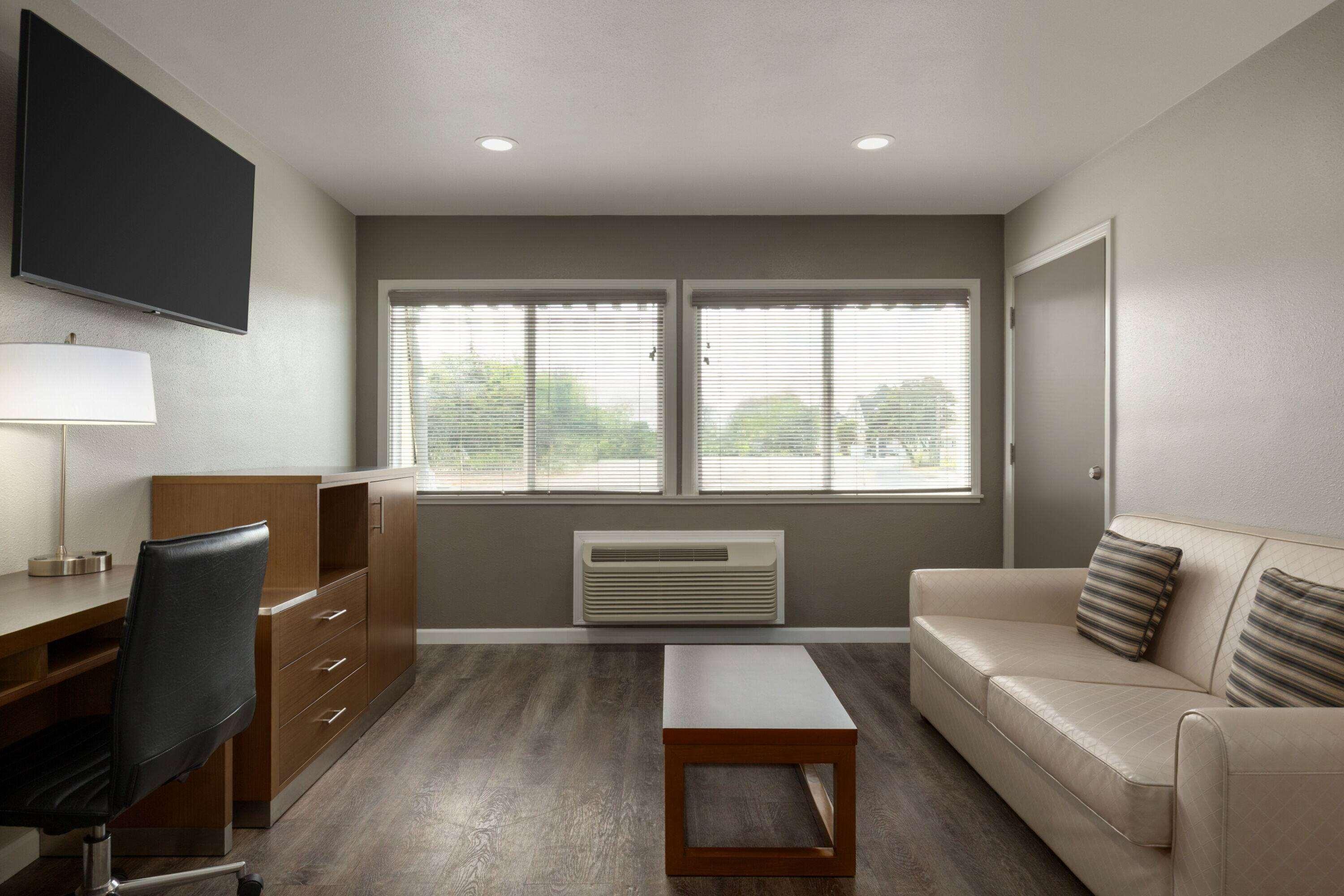 Studio Two Queen Beds Non Smoking