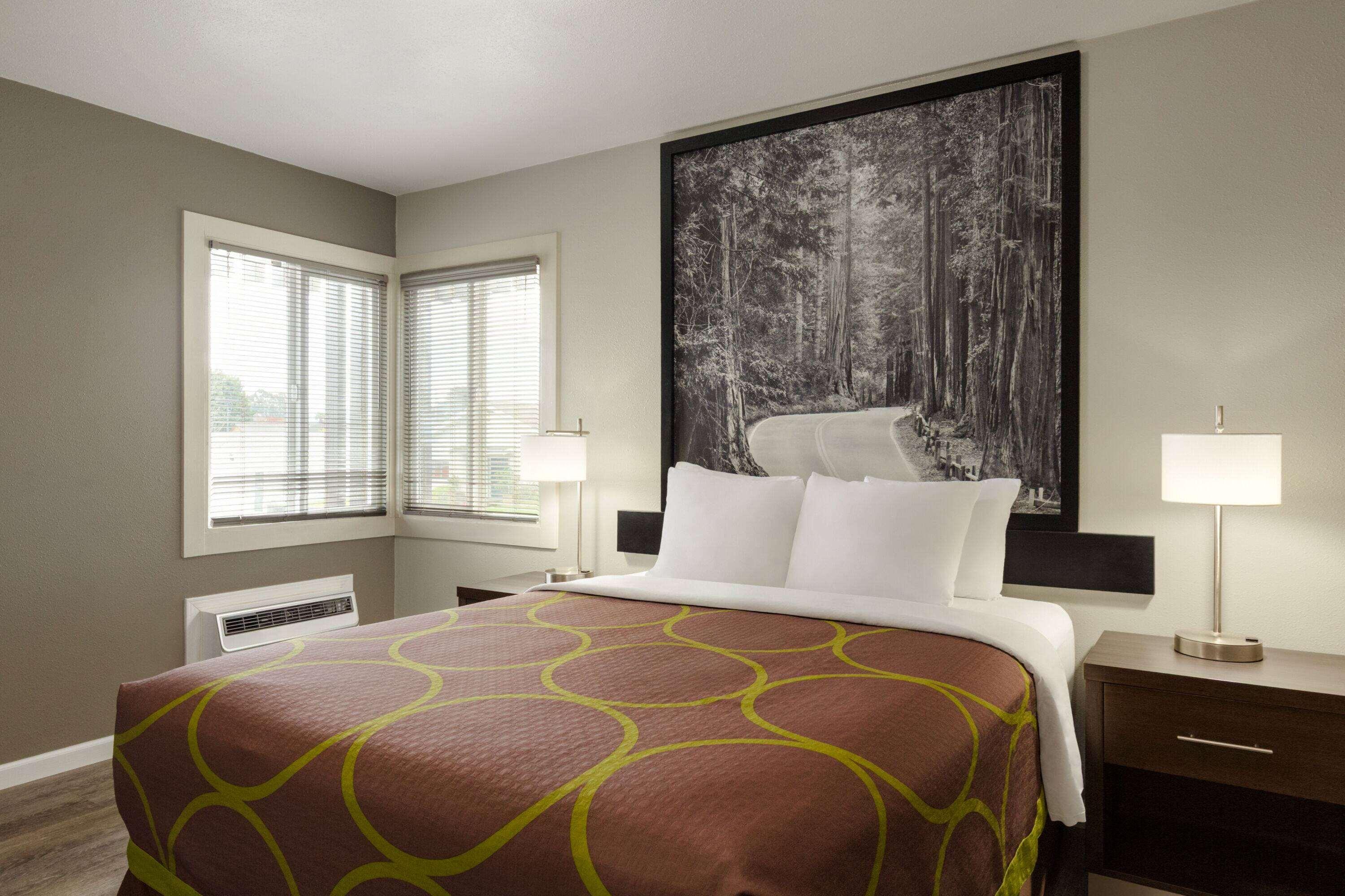 Studio Two Queen Beds Non Smoking