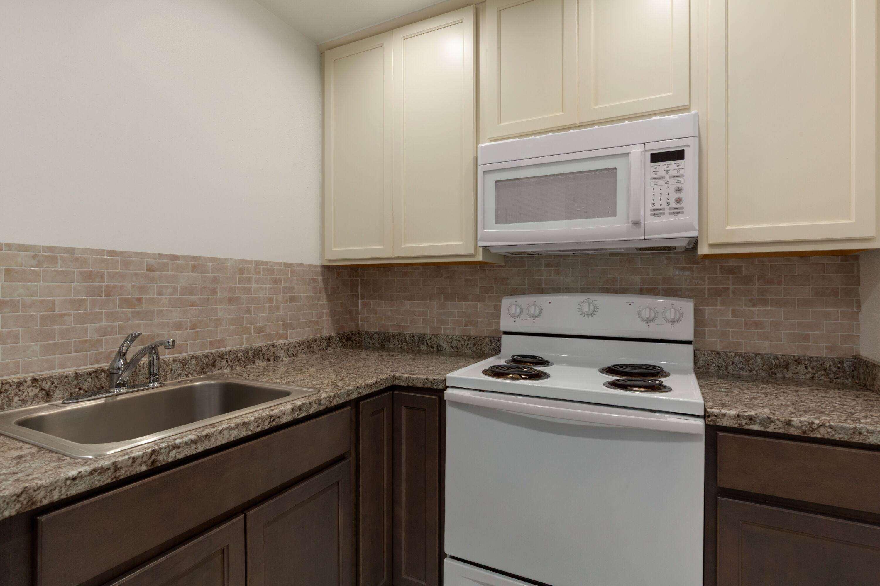 Studio Two Queen Beds Non Smoking