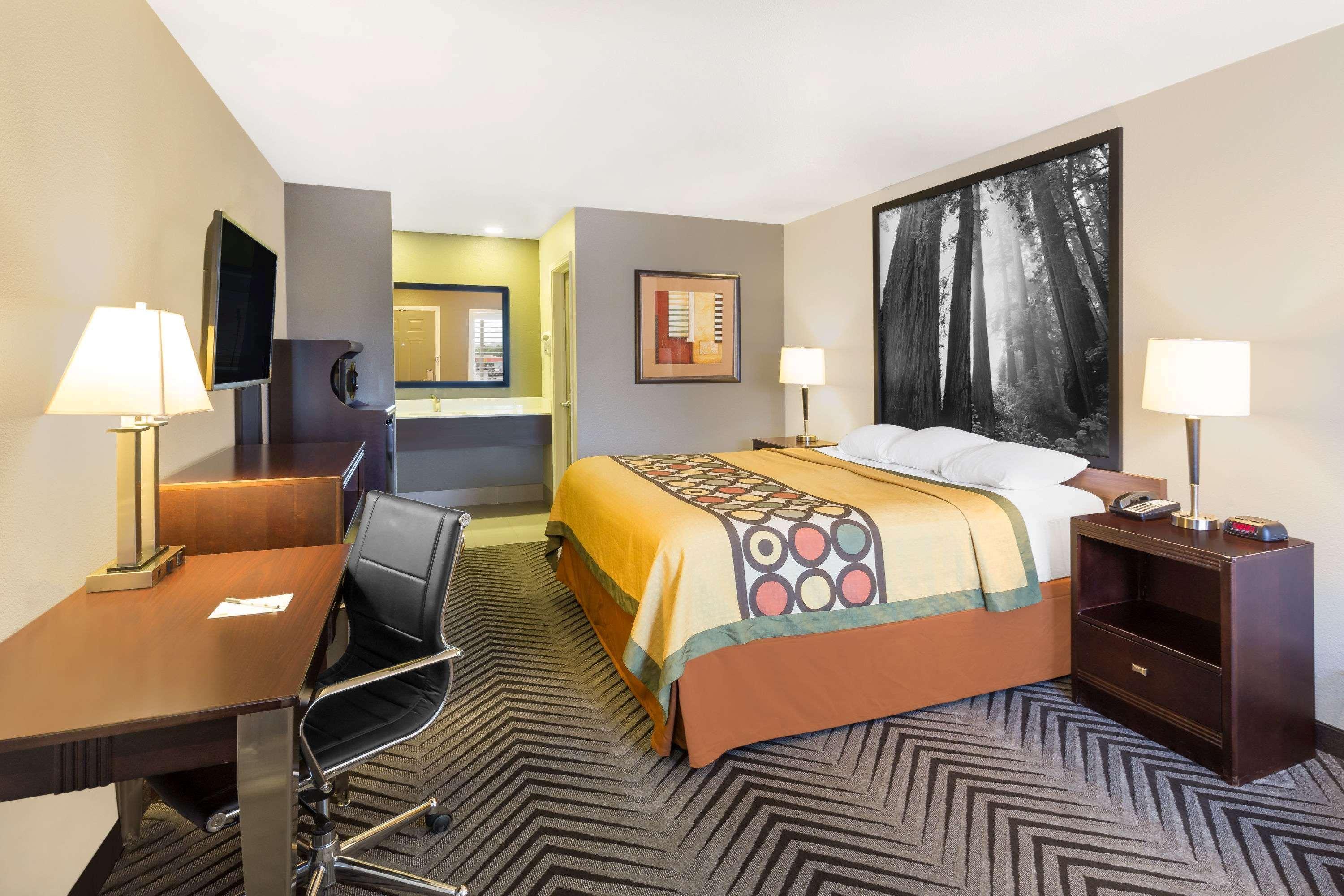 Double King Bed Non Smoking