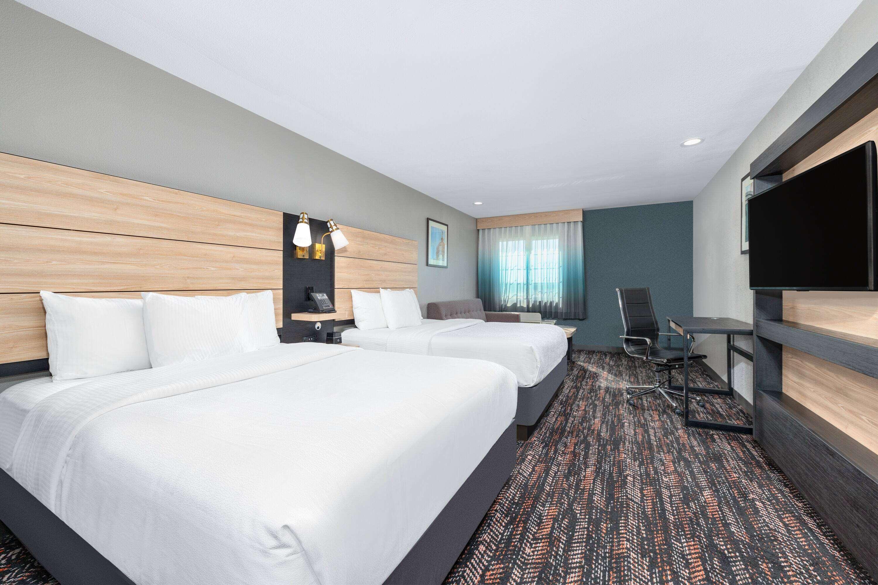 Quadruple Non Smoking