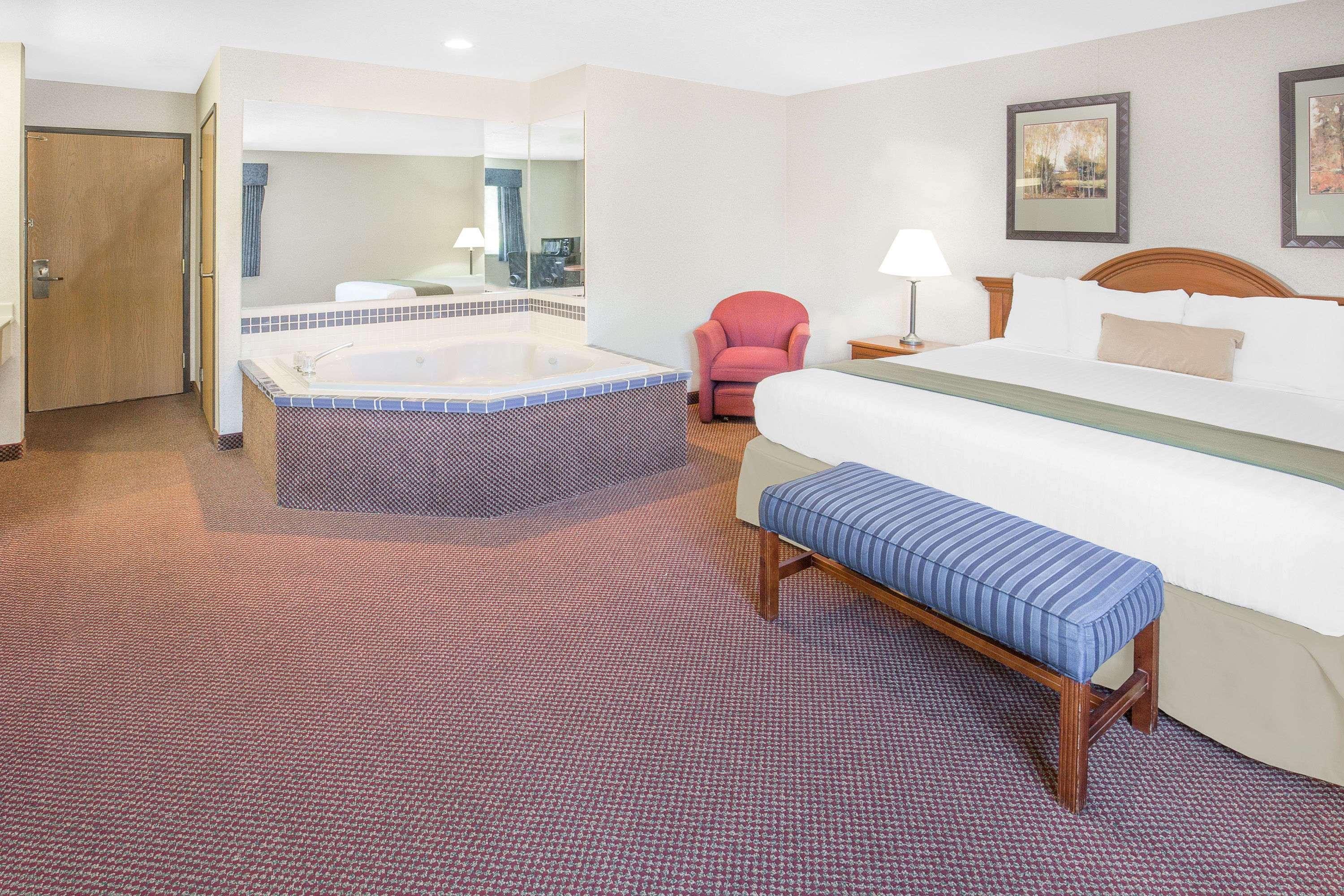 Room King Bed Non Smoking