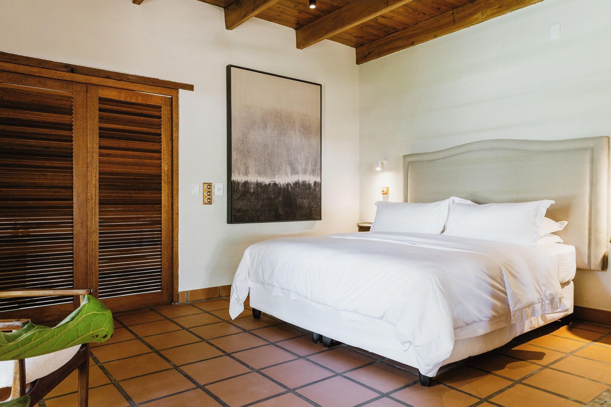 Suite Pool View King Bed