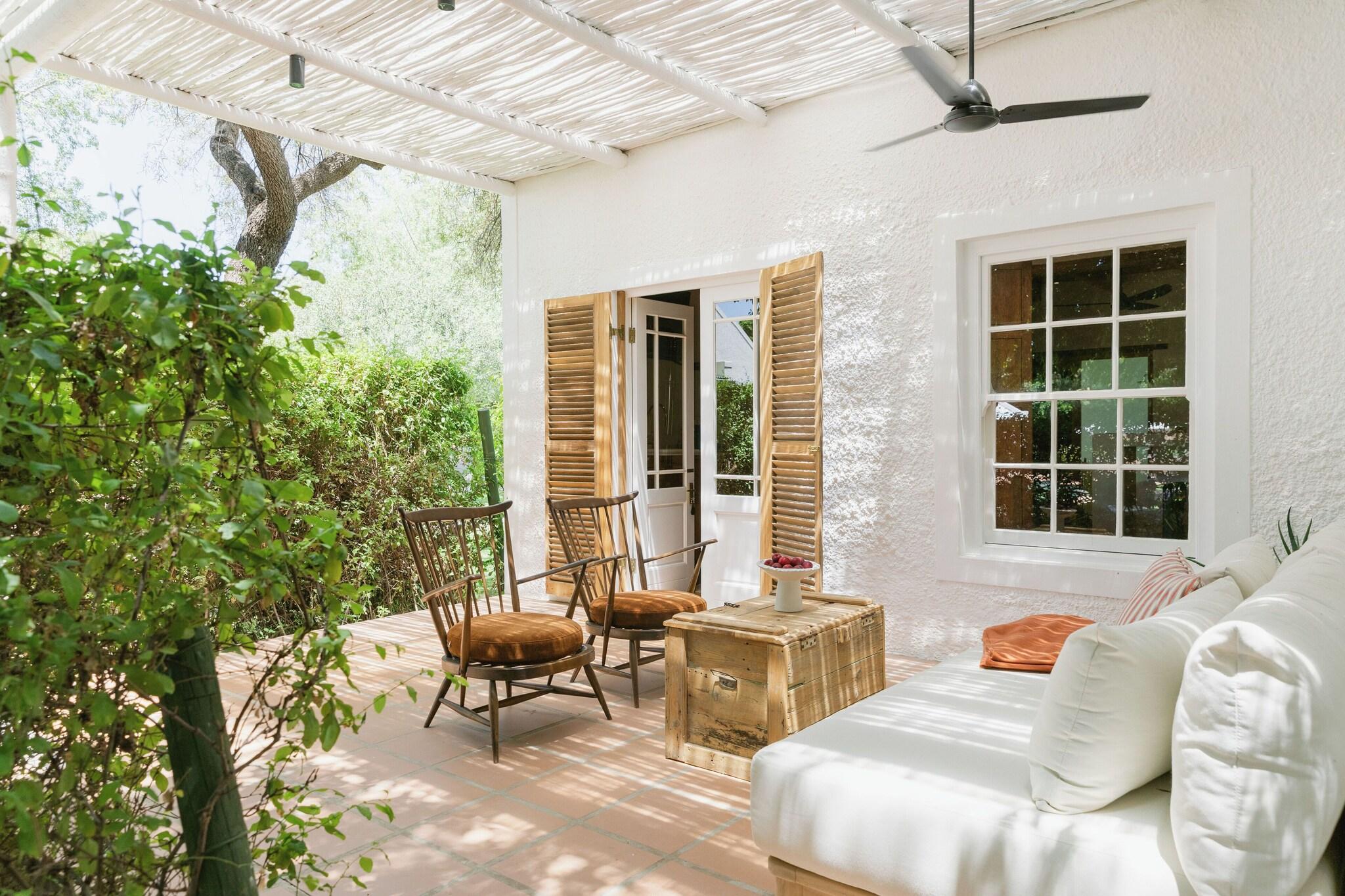 Suite Pool View King Bed