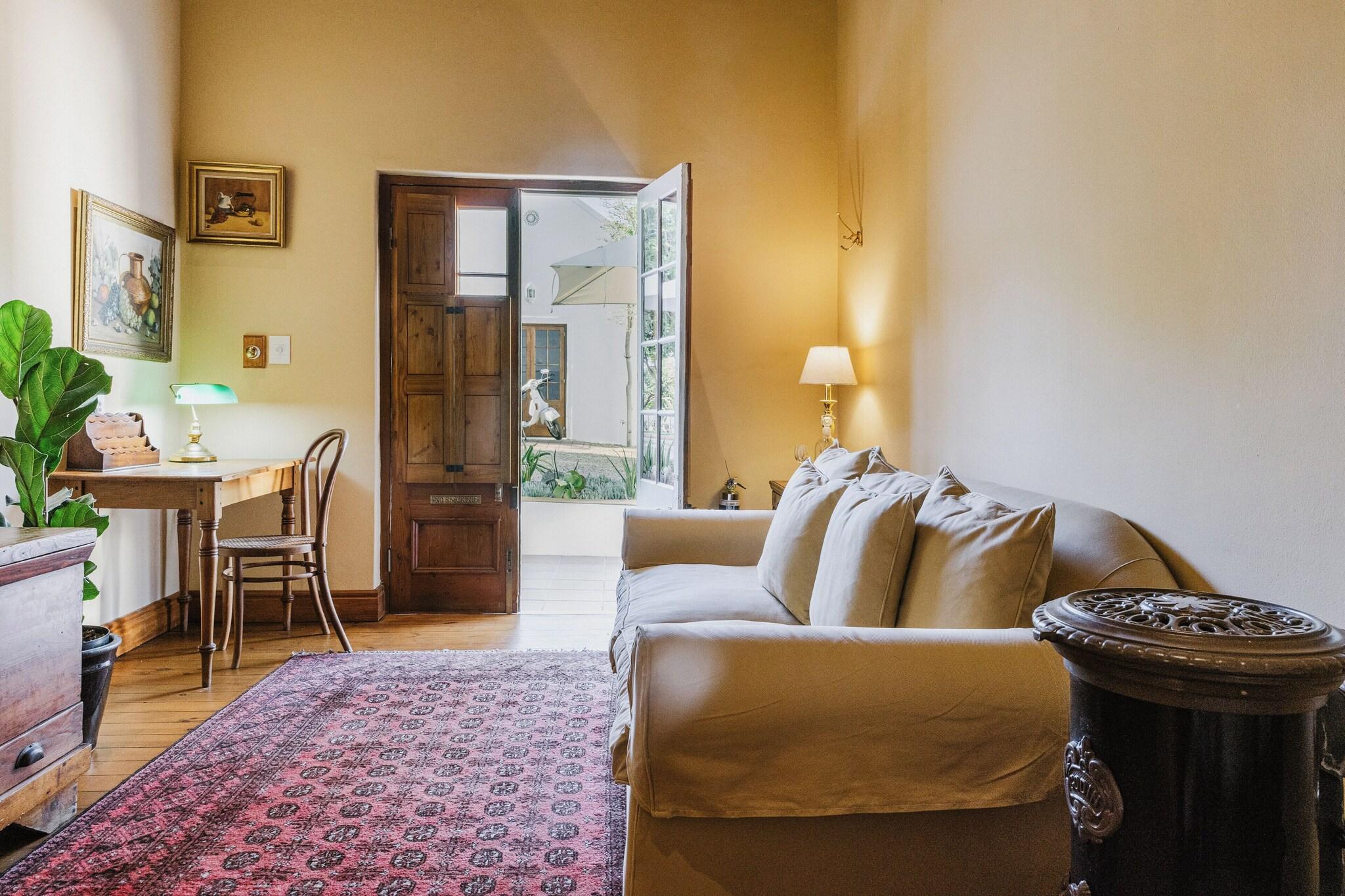 Suite Pool View King Bed